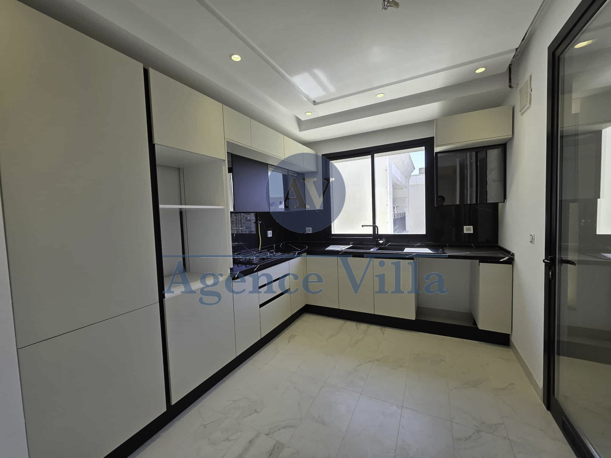 Ain Zaghouan Jardins de Carthage Location Appart. 4 pices Un appartement s3 neuf aux jardins de carthage