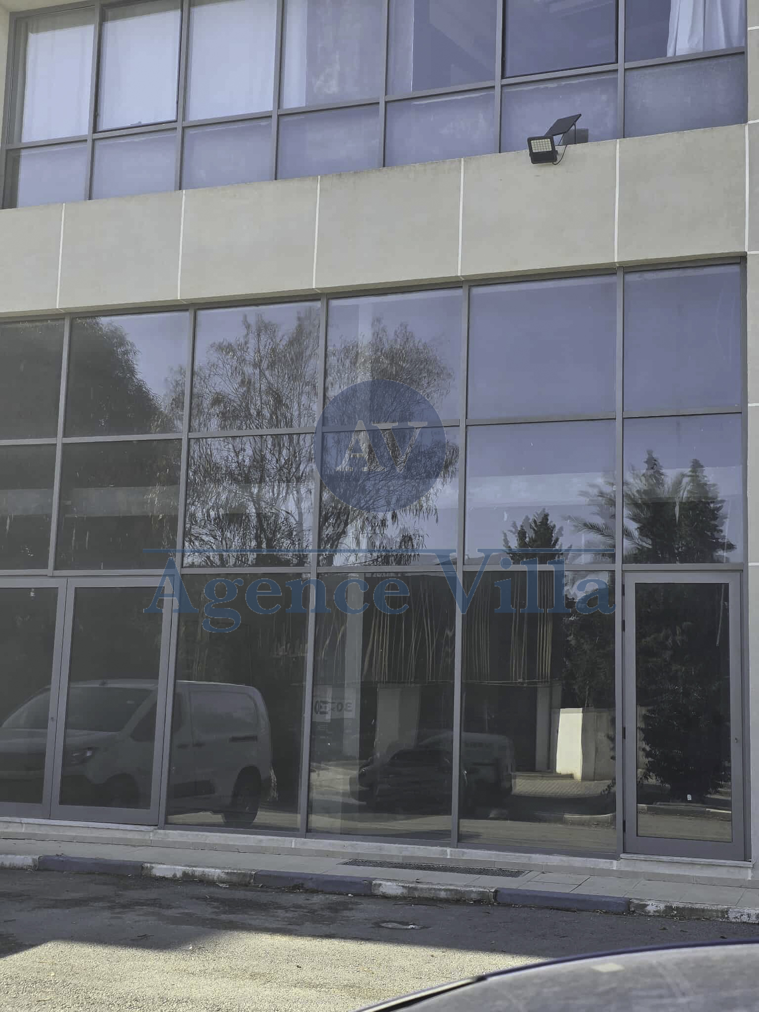 La Marsa Marsa Ennassim Bureaux & Commerces Autre Un local commercial  la marsa