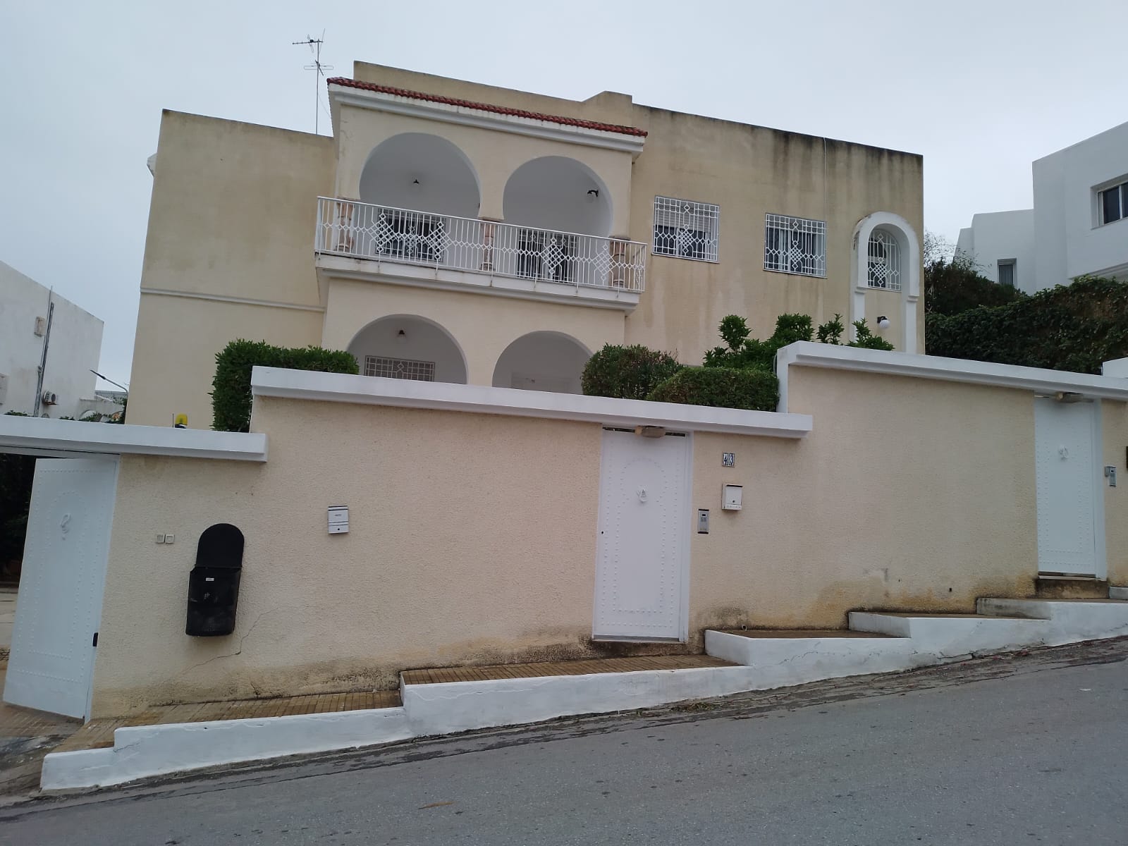 Ariana Ville Cite Ennasr 2 Location Maisons Etage de villa sur les hauteurs d'ennasr 2