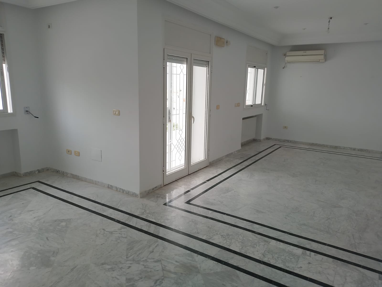 Ariana Ville Cite Ennasr 2 Location Maisons Etage de villa sur les hauteurs d'ennasr 2