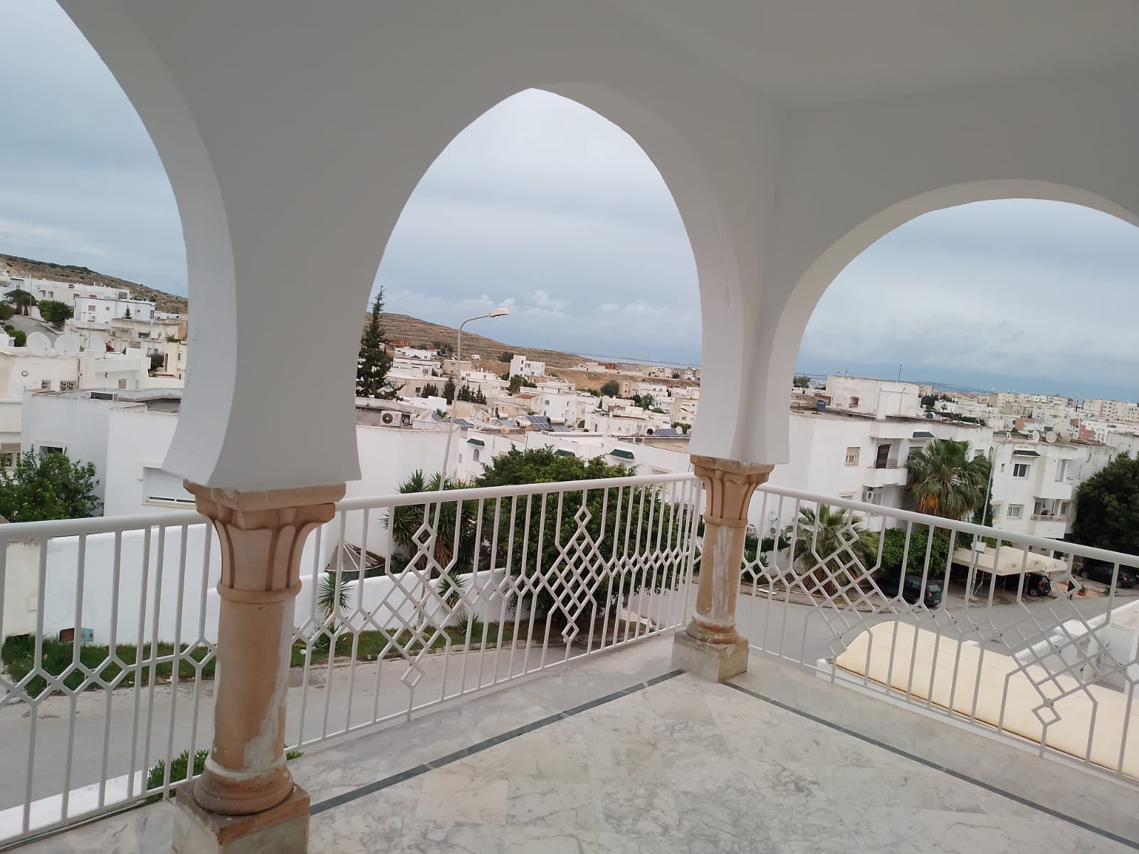 Ariana Ville Cite Ennasr 2 Location Maisons Etage de villa sur les hauteurs d'ennasr 2