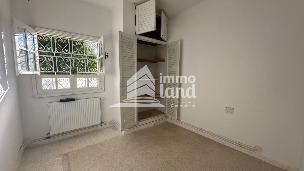 La Marsa Cite Des Juges 2 Location Appart. 3 pices Etage de villa s2  la marsa