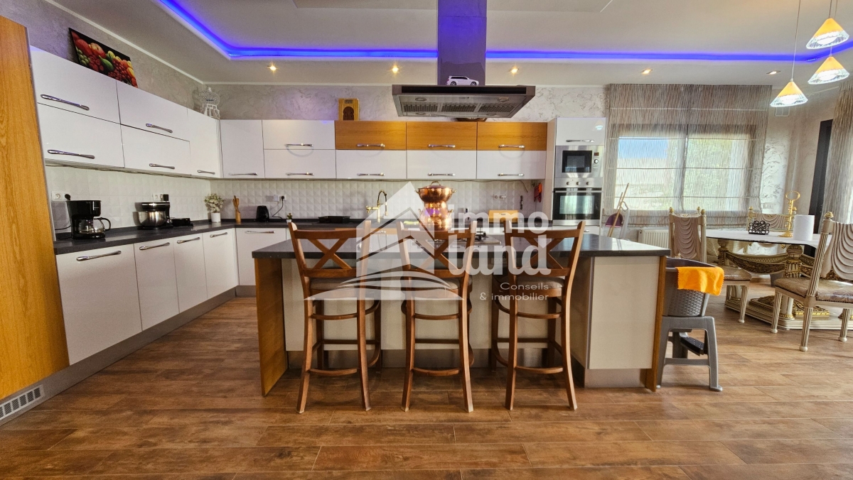 La Soukra La Soukra Location Maisons Villa de luxe meubl avec piscine  la soukra