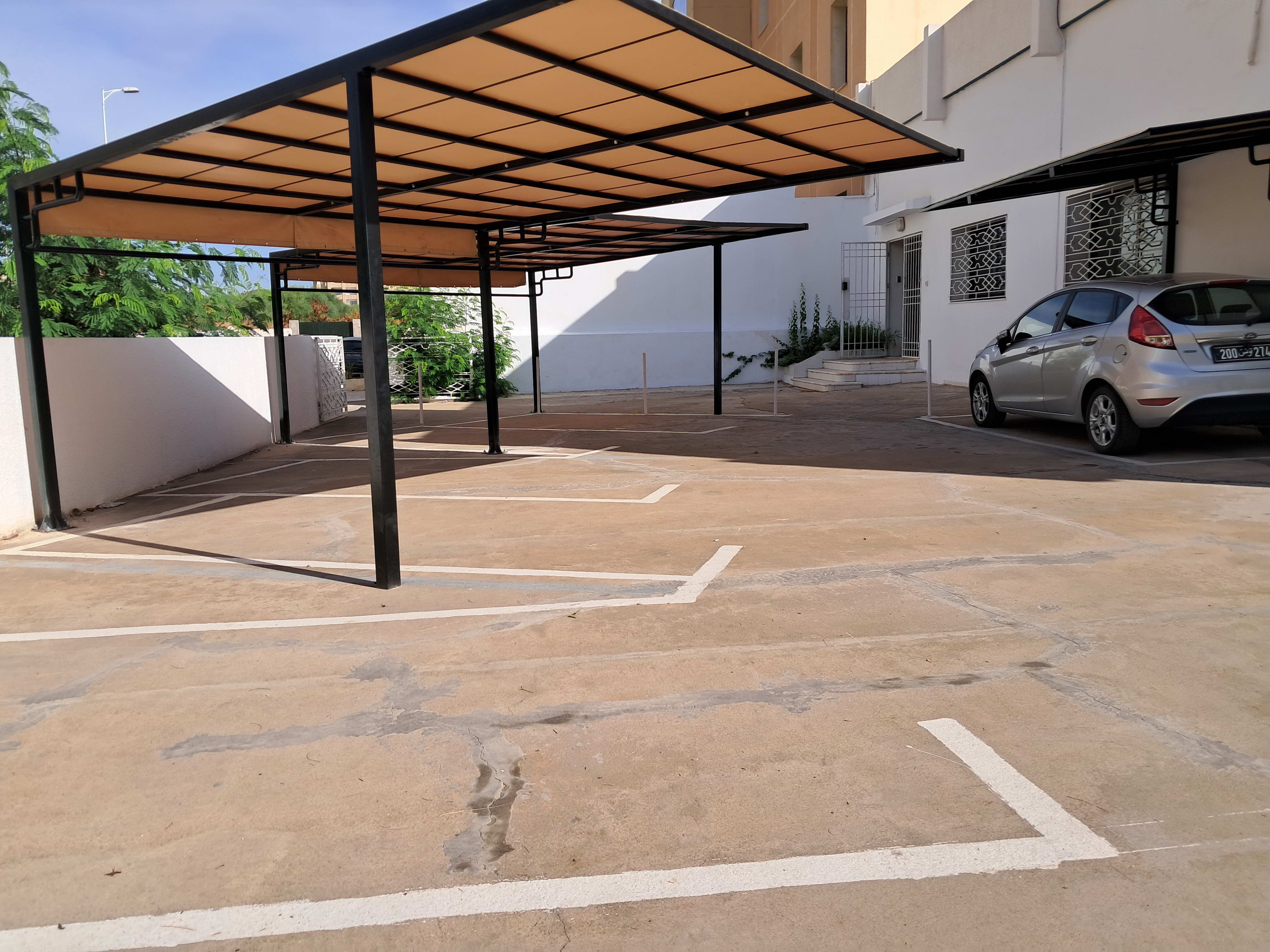 Cite El Khadra Zone urbaine nord Location Appart. 4 pices Appartement    usage bureau   centre urbain nord