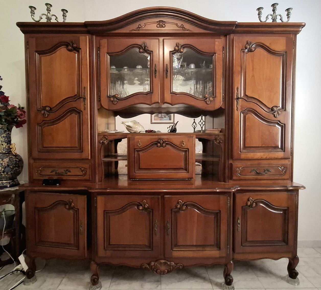 Ezzouhour (Tunis) Cite Ezzouhour Salon - Salle  manger  Buffets Buffet vaisselier bois massif sculpt