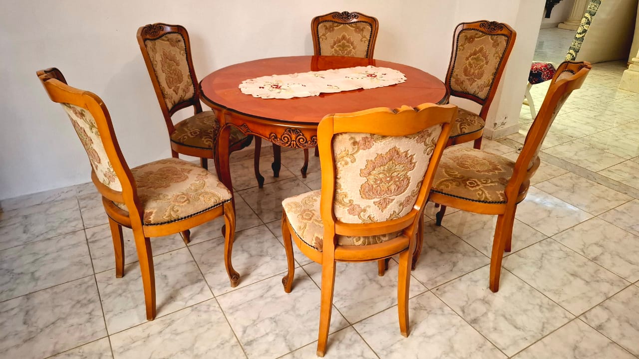 Ezzouhour (Tunis) Cite Ezzouhour Salon - Salle  manger  Salle  manger Salle  manger bois massif table ronde 6 chaises