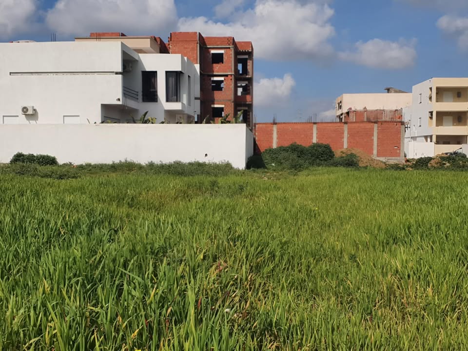 Hammam El Ghezaz Ezzahra Terrain Terrain nu Un terrain  plage ezzahra klibia sur deux rues