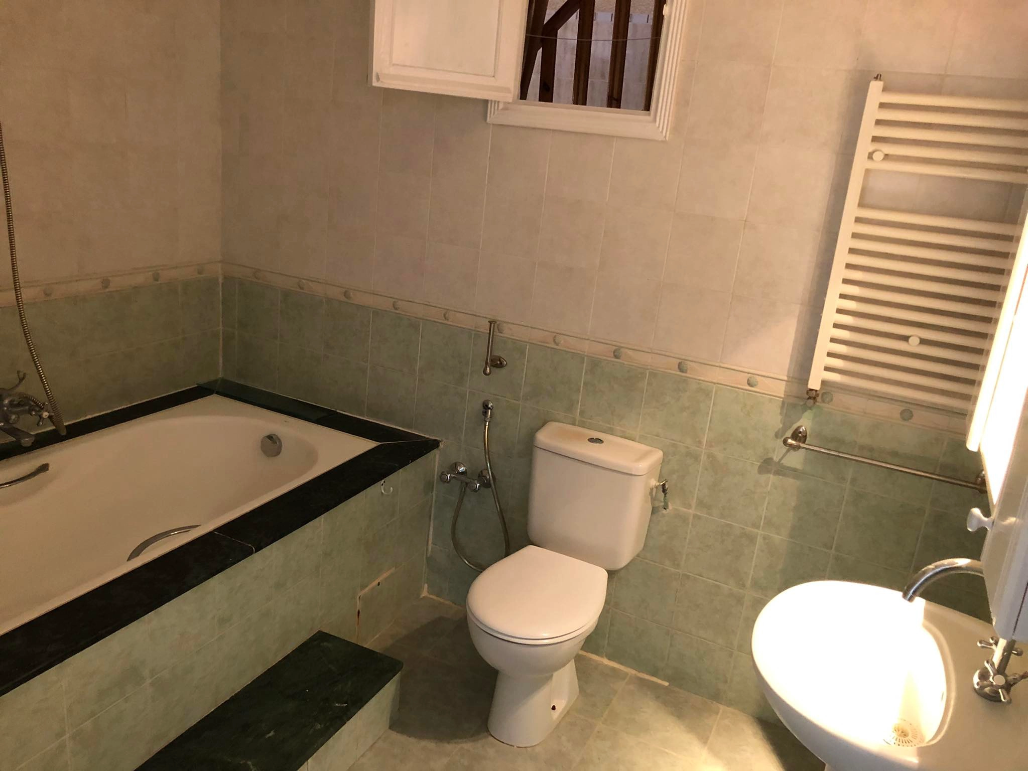 El Menzah El Menzah 9 Location Appart. 4 pices Etage de villa s3  menzah 9b
