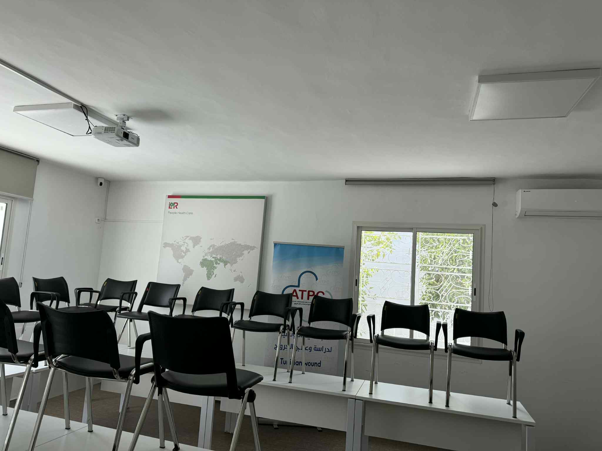 Ariana Ville El Menzah 6 Bureaux & Commerces Bureau Coquette villa bureautique hs  menzah 6