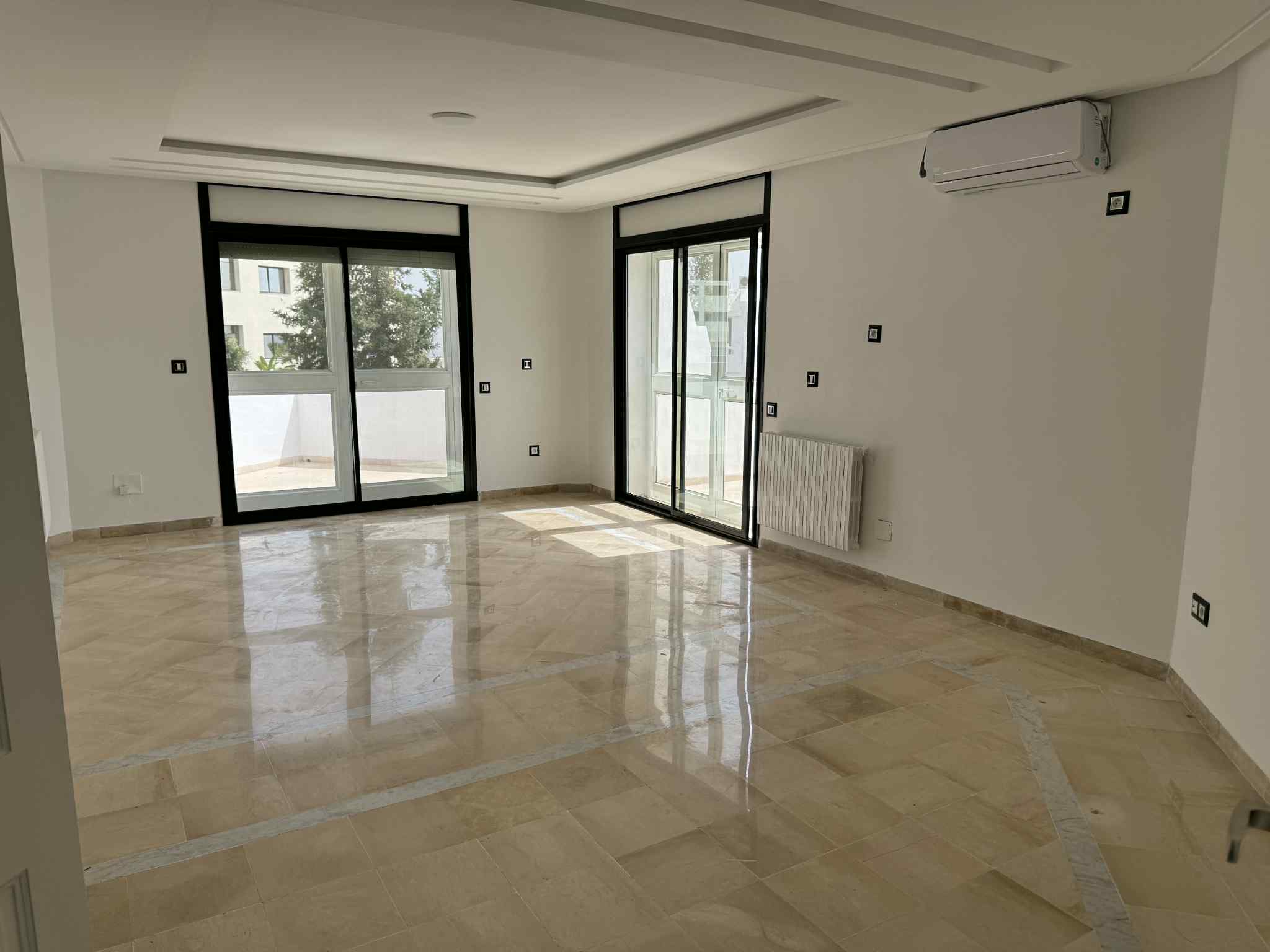 La Marsa Berge Du Lac Location Maisons Belle villa 750 m2 au lac 1