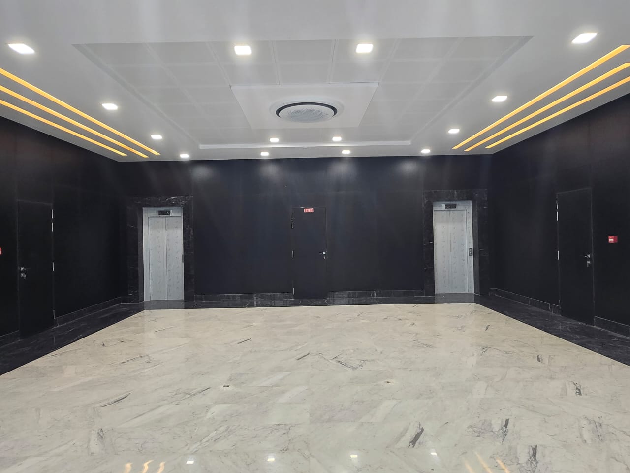 Raoued Cite El Ghazala 2 Bureaux & Commerces Bureau Bureau 2440 m2 ths  pole la gazelle