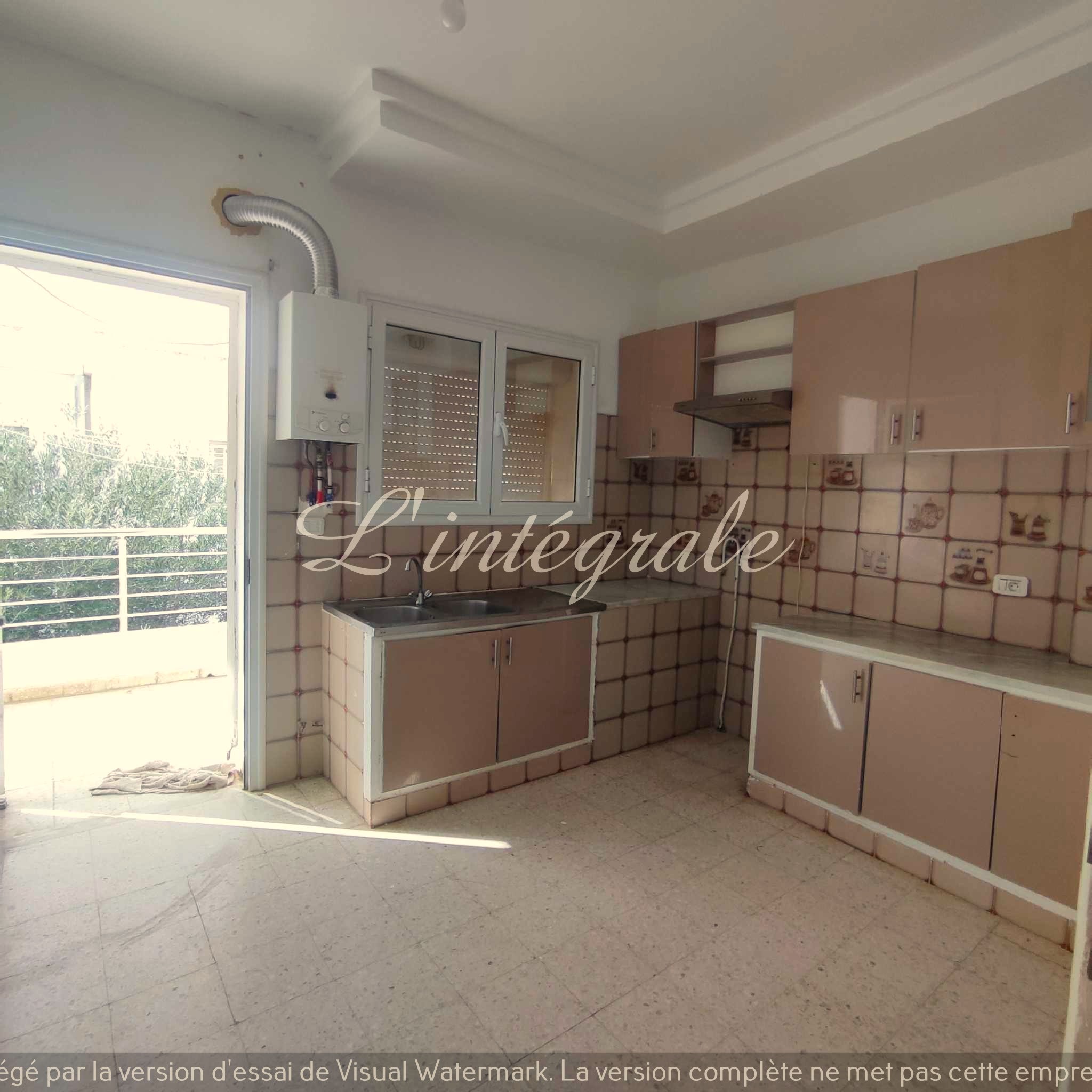 Ariana Ville El Menzah 8 Location Appart. 4 pices Spacieux tage de villa s3