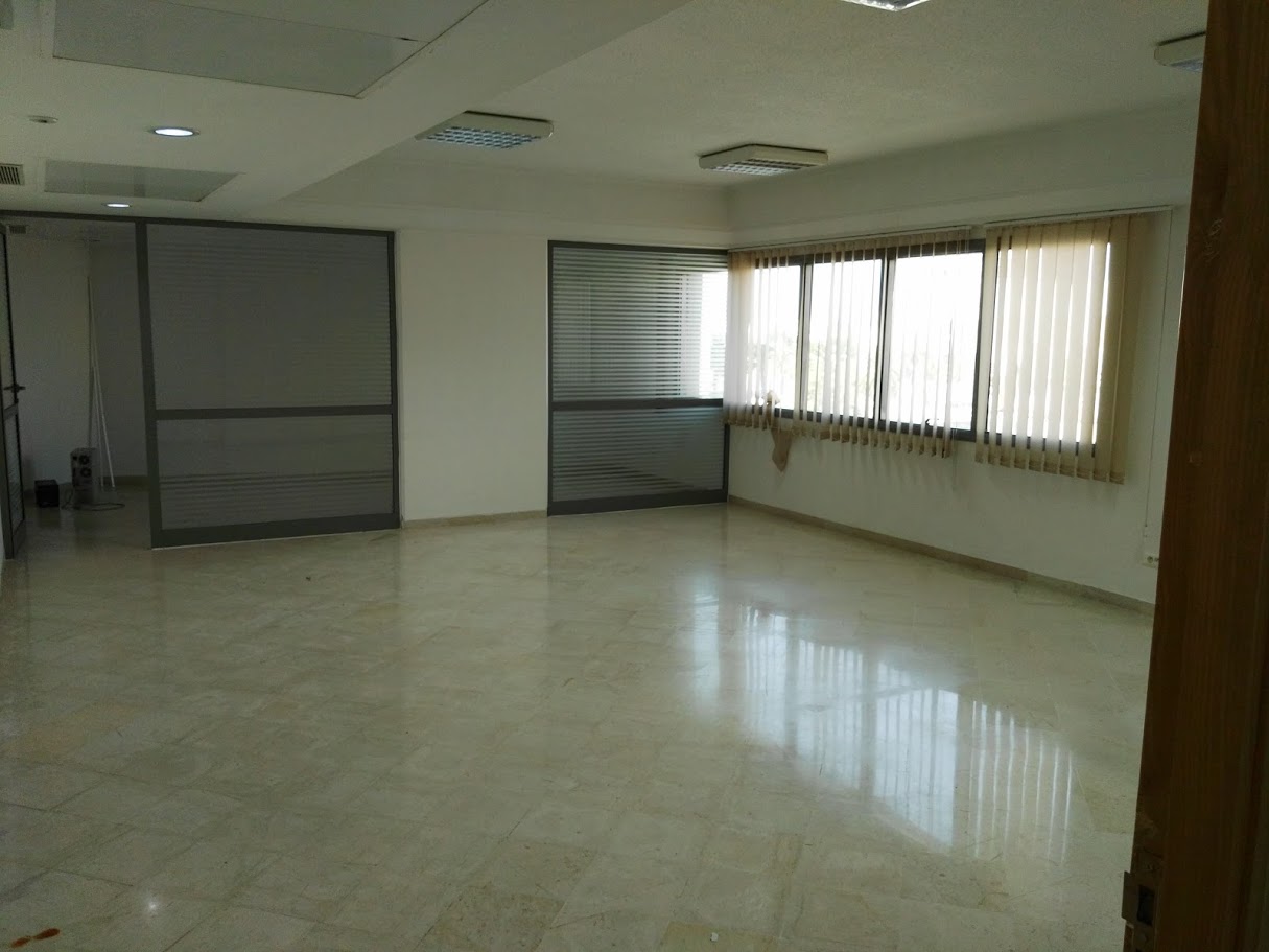 Bab Bhar&nbsp;Bab Bhar&nbsp;Bureaux & Commerces&nbsp;Bureau&nbsp;Bureau plateau hall s3 tr�s spacieux 168m2