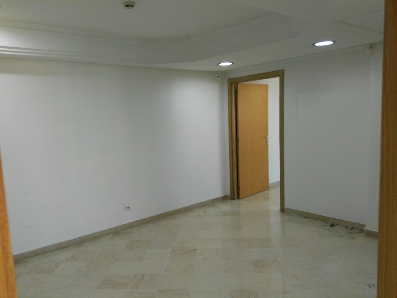 Bab Bhar&nbsp;Bab Bhar&nbsp;Bureaux & Commerces&nbsp;Bureau&nbsp;Bureau plateau hall s3 tr�s spacieux 168m2