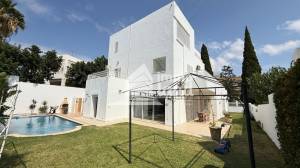 Ariana Ville El Menzah 7 Location Maisons Spacieuse villa avec piscine  menzah 9