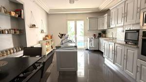 Ariana Ville El Menzah 7 Location Maisons Spacieuse villa avec piscine  menzah 9