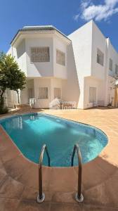Ariana Ville Cite Ennasr 1 Location Maisons Villa de 660m2 avec piscine  cit
