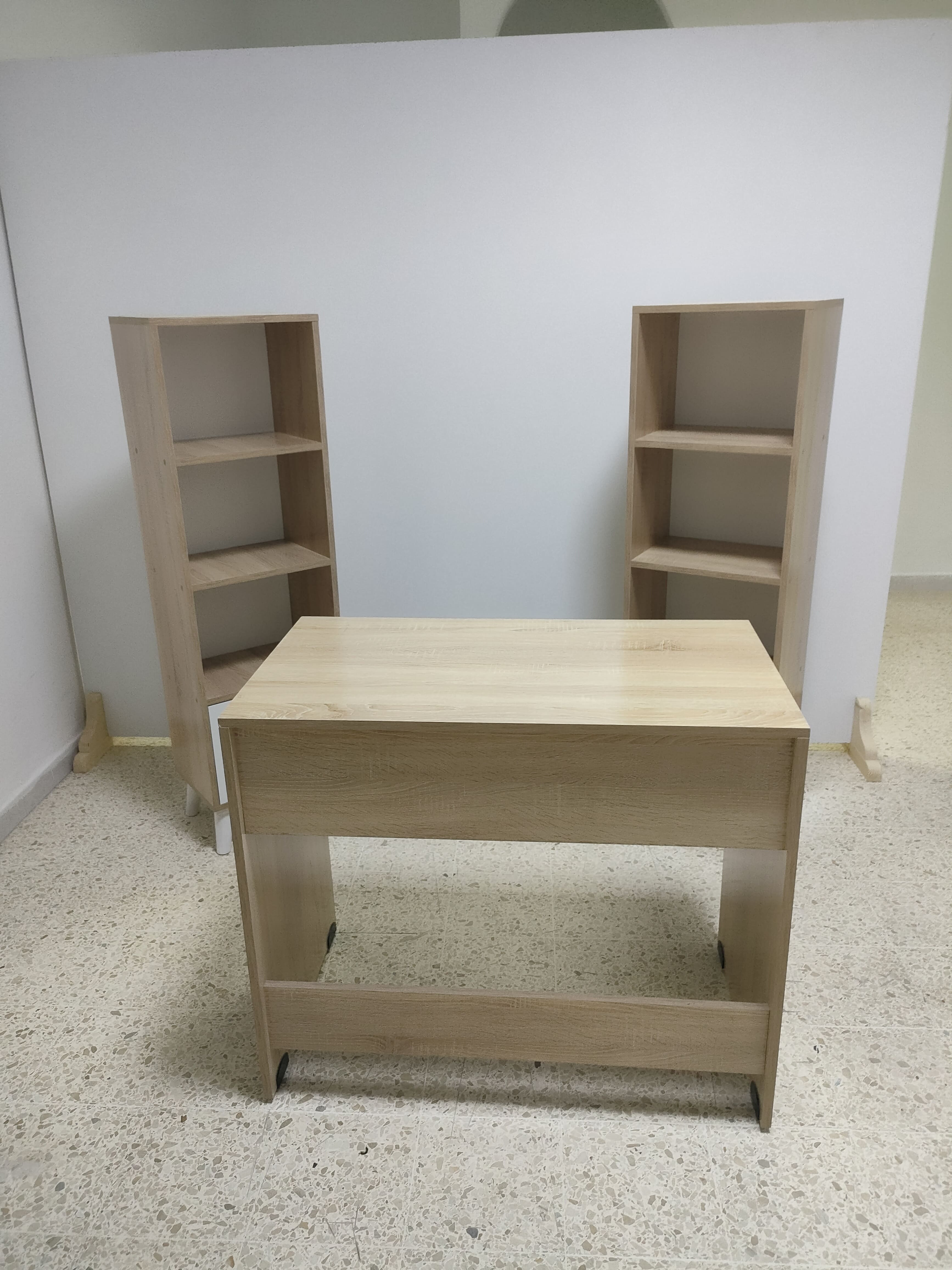 La Soukra Borj Louzir Meubles de bureau Autres 2 armoires et 1 bureau et sparation boutique