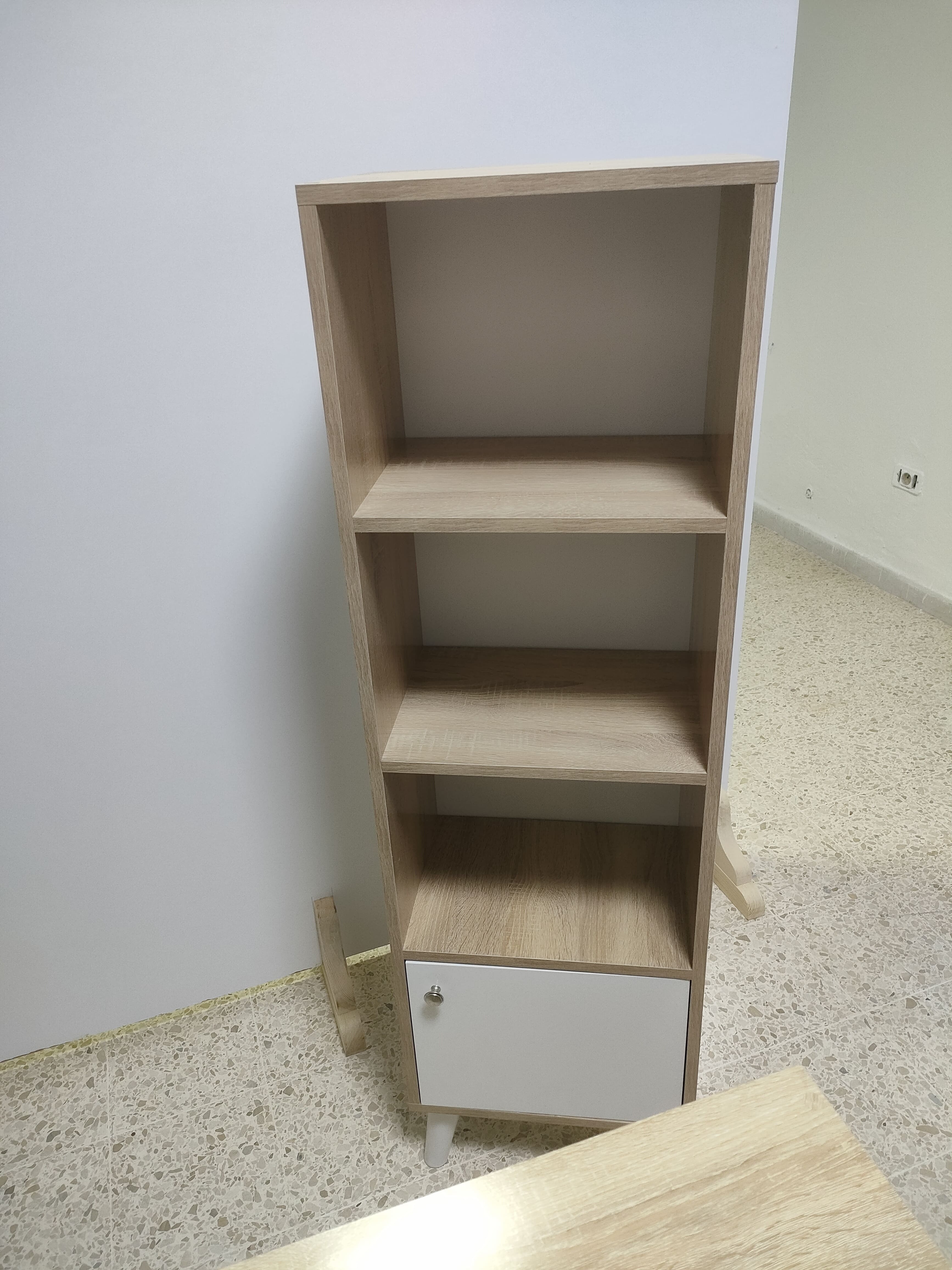 La Soukra Borj Louzir Meubles de bureau Autres 2 armoires et 1 bureau et sparation boutique