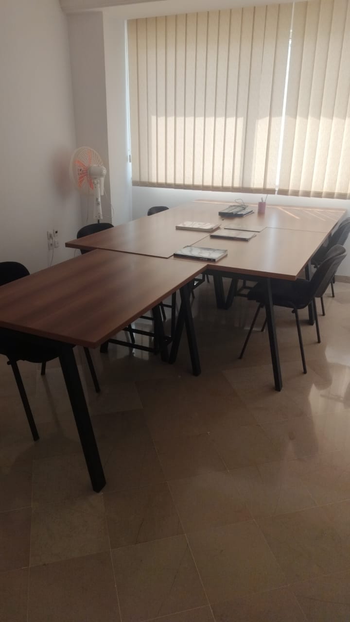 Ariana Ville Borj El Baccouche Meubles de bureau Bureaux - Tables Bureaux table de runion et chaises