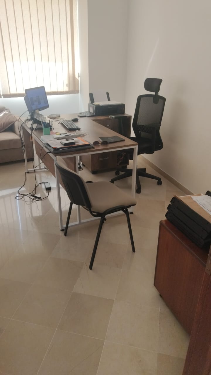 Ariana Ville Borj El Baccouche Meubles de bureau Bureaux - Tables Bureaux table de runion et chaises