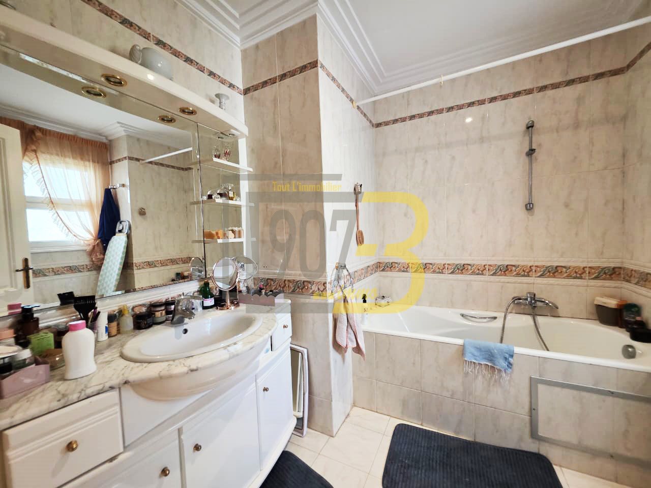Ariana Ville Cite Ennasr 2 Vente Appart. 4 pices Un appartement s4  ennasr 2