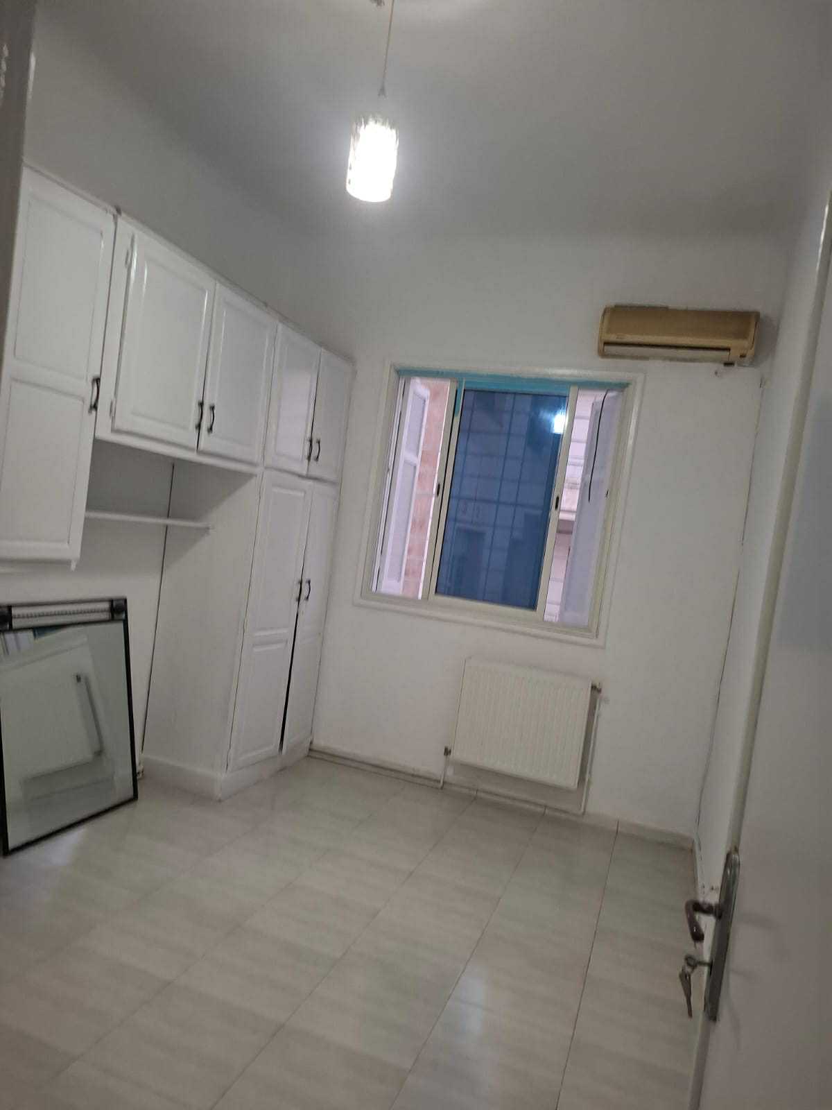 Bab Bhar Hedi Chaker Vente Appart. 4 pices Cv rue iran vnt s3 rnov