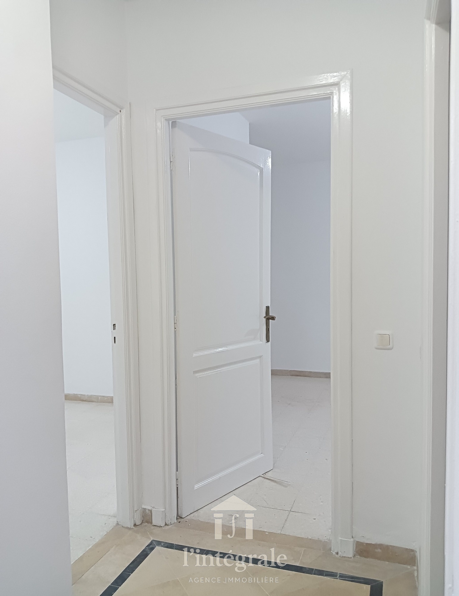 Ariana Ville Cite Ennasr 2 Location Appart. 3 pices S2 prs magasin gnral