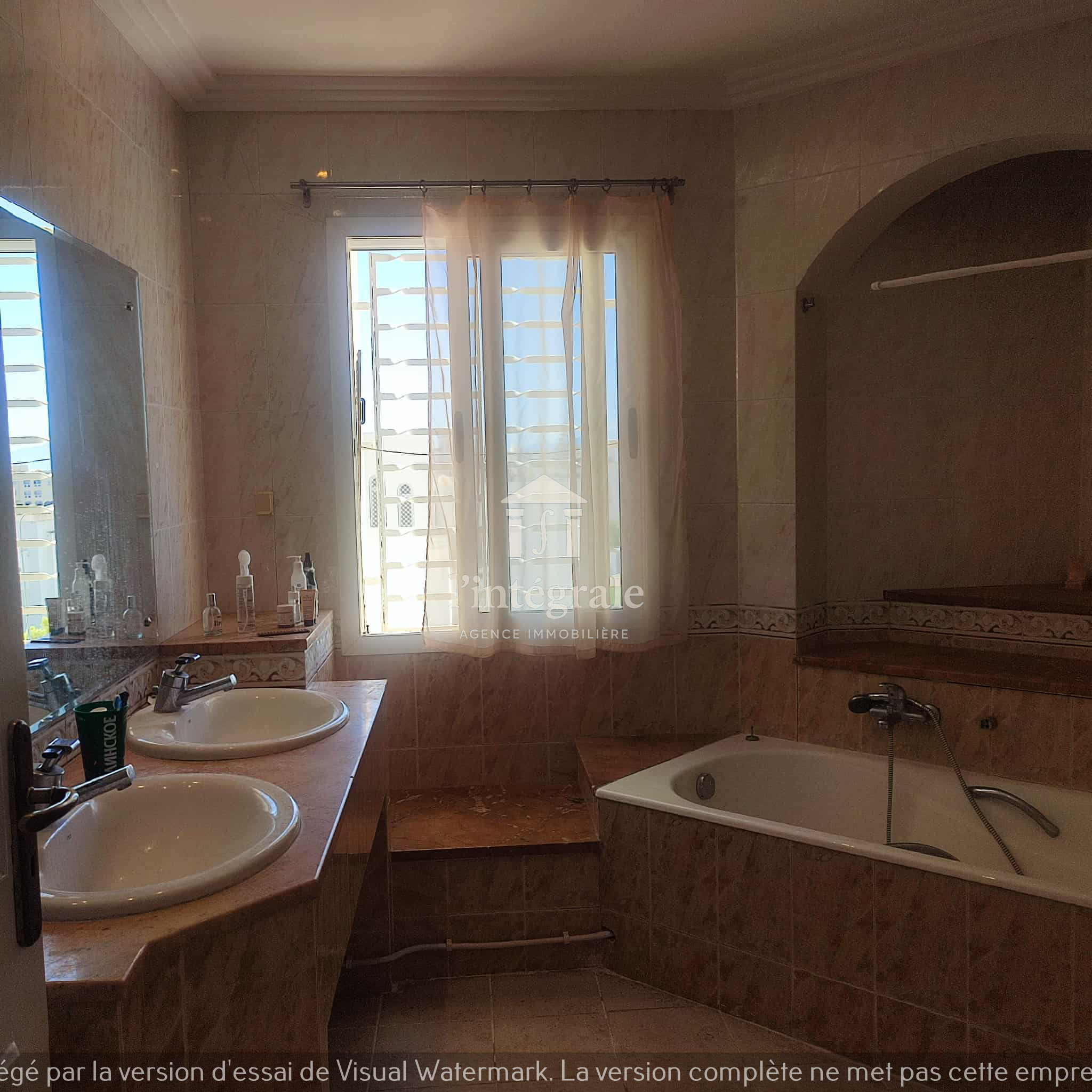 Ariana Ville Cite Ennasr 2 Location Appart. 4 pices Grand s3 avec grande terrasse