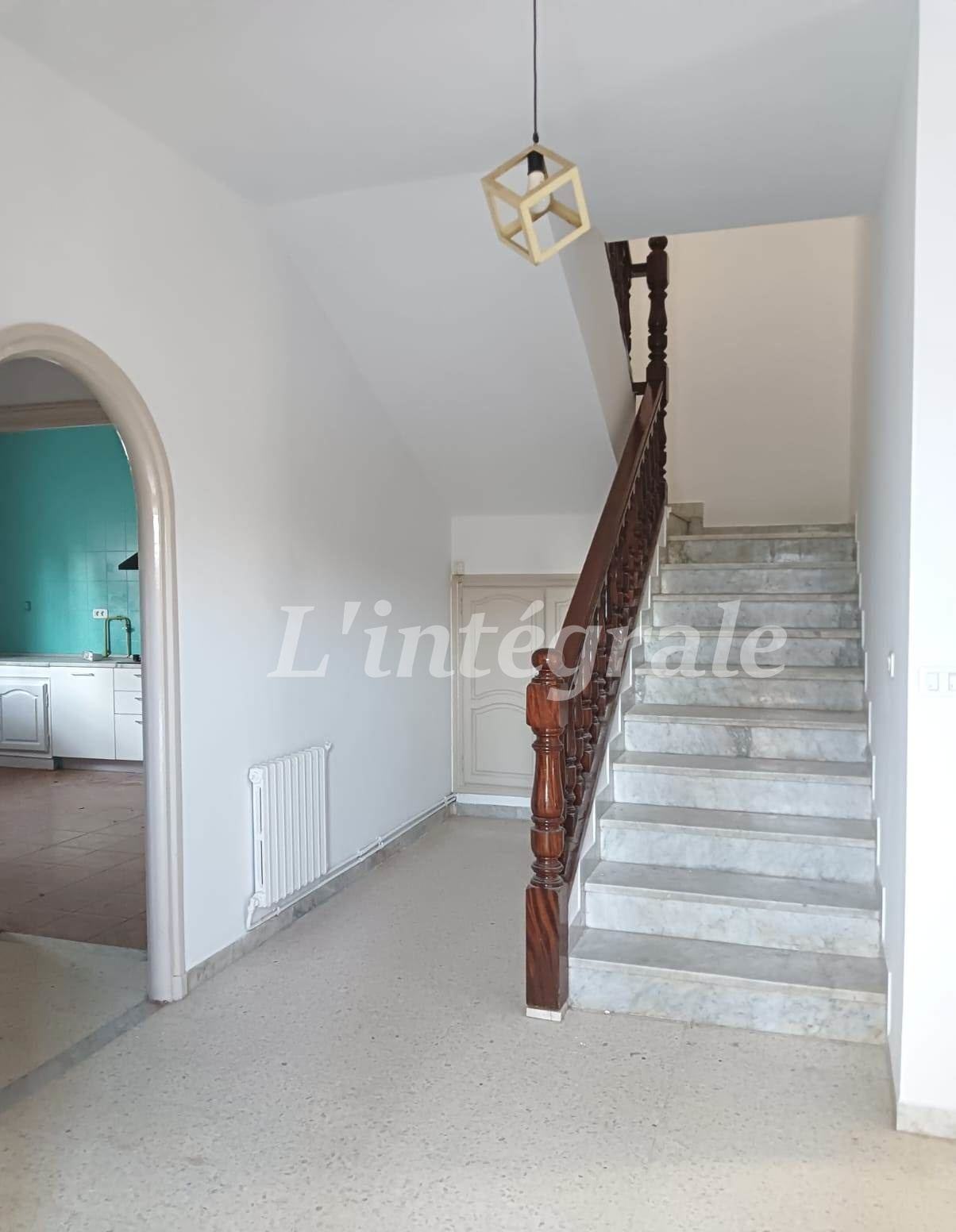El Menzah El Menzah 9 Location Maisons Un beau duplex avec jardin