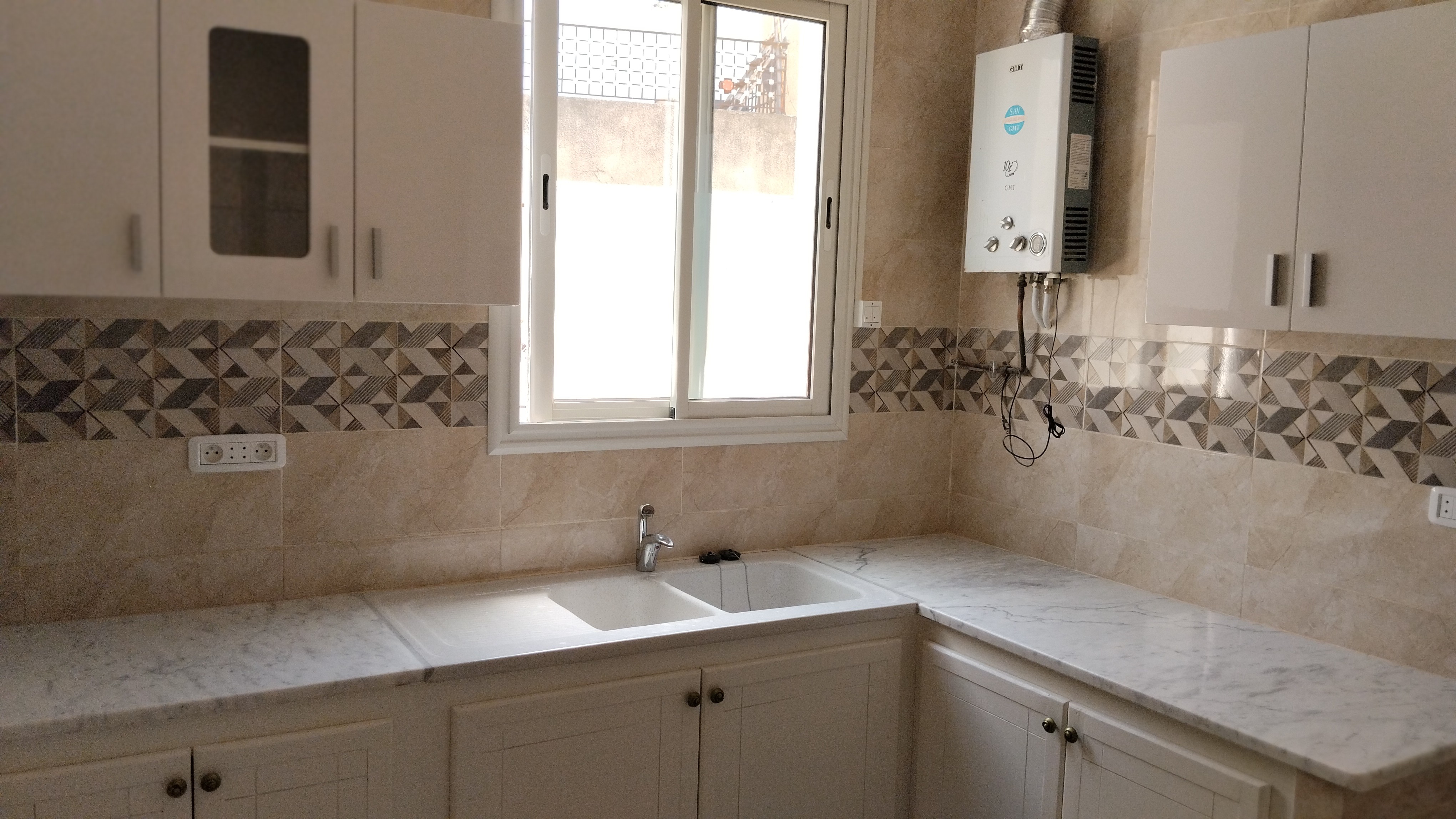 Ezzouhour (Tunis) Cite Essomrane Location Appart. 2 pices 1er etage de villa neuf