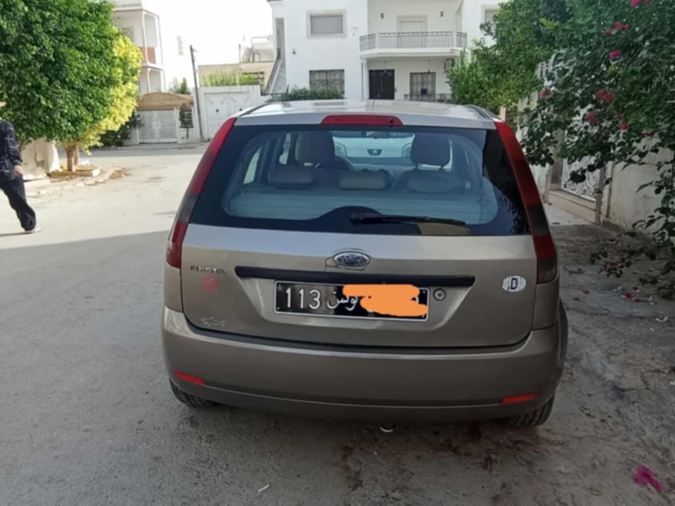 Mannouba La Mannouba Ford Autre Modle Voiture bien entretenue lel kssiba