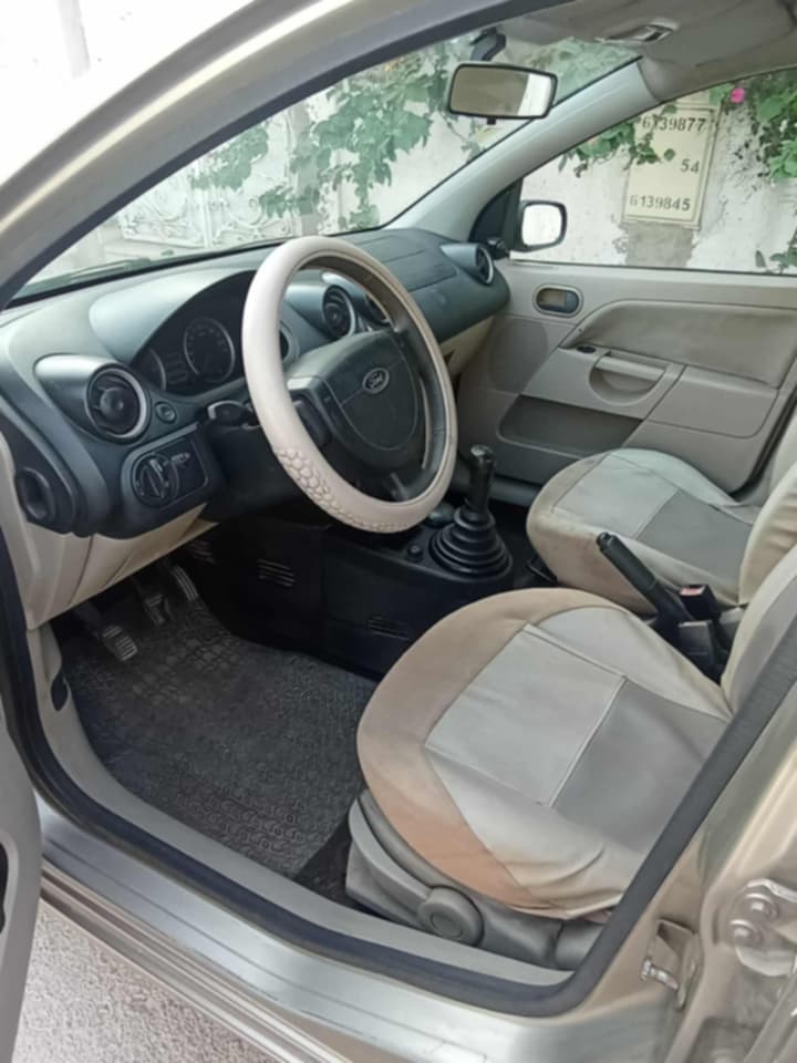 Mannouba La Mannouba Ford Autre Modle Voiture bien entretenue lel kssiba