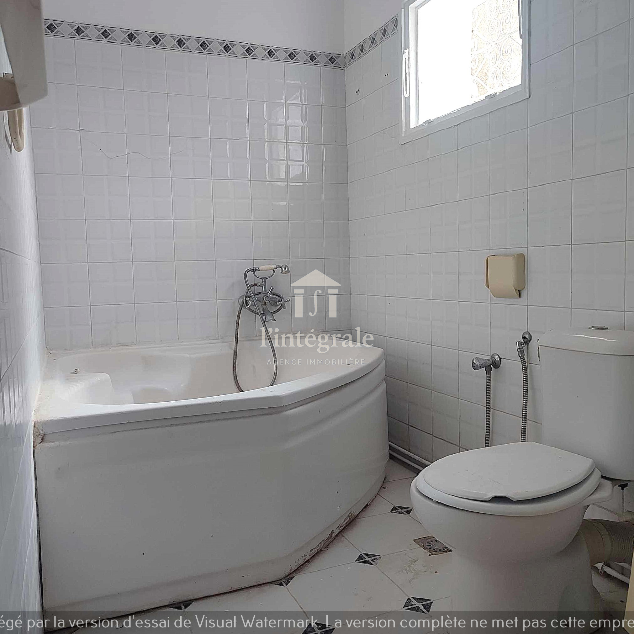 Ariana Ville El Menzah 5 Location Appart. 4 pices S3 style duplex
