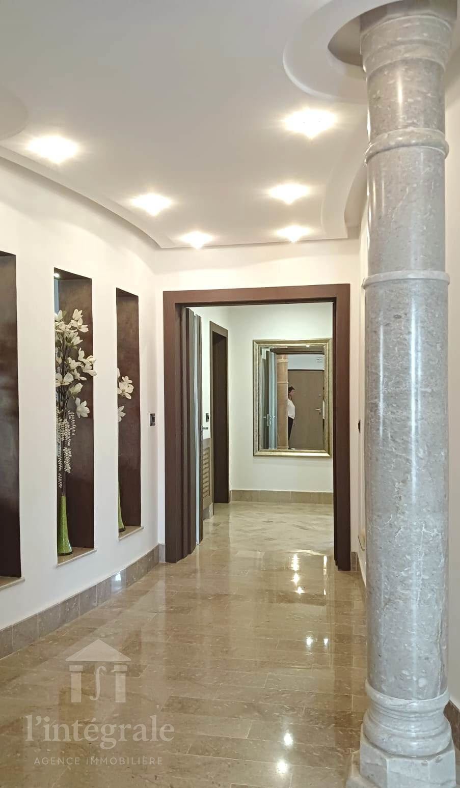 Ariana Ville El Menzah 8 Vente Maisons Villa de prestige avec piscine  menzah8