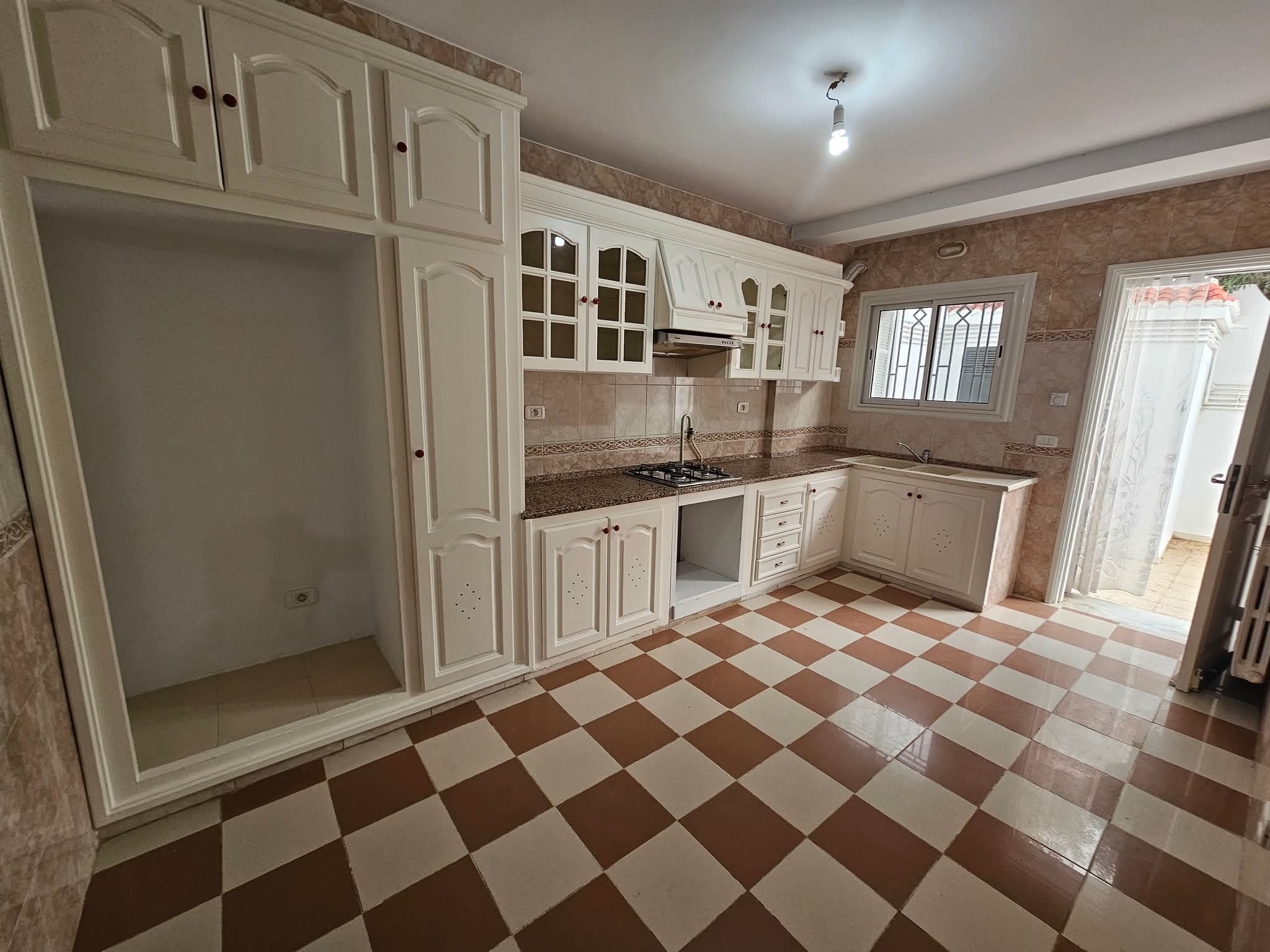 Ariana Ville Cite Ennasr 1 Location Appart. 3 pices Rdc s2 1300 d ennasr 1