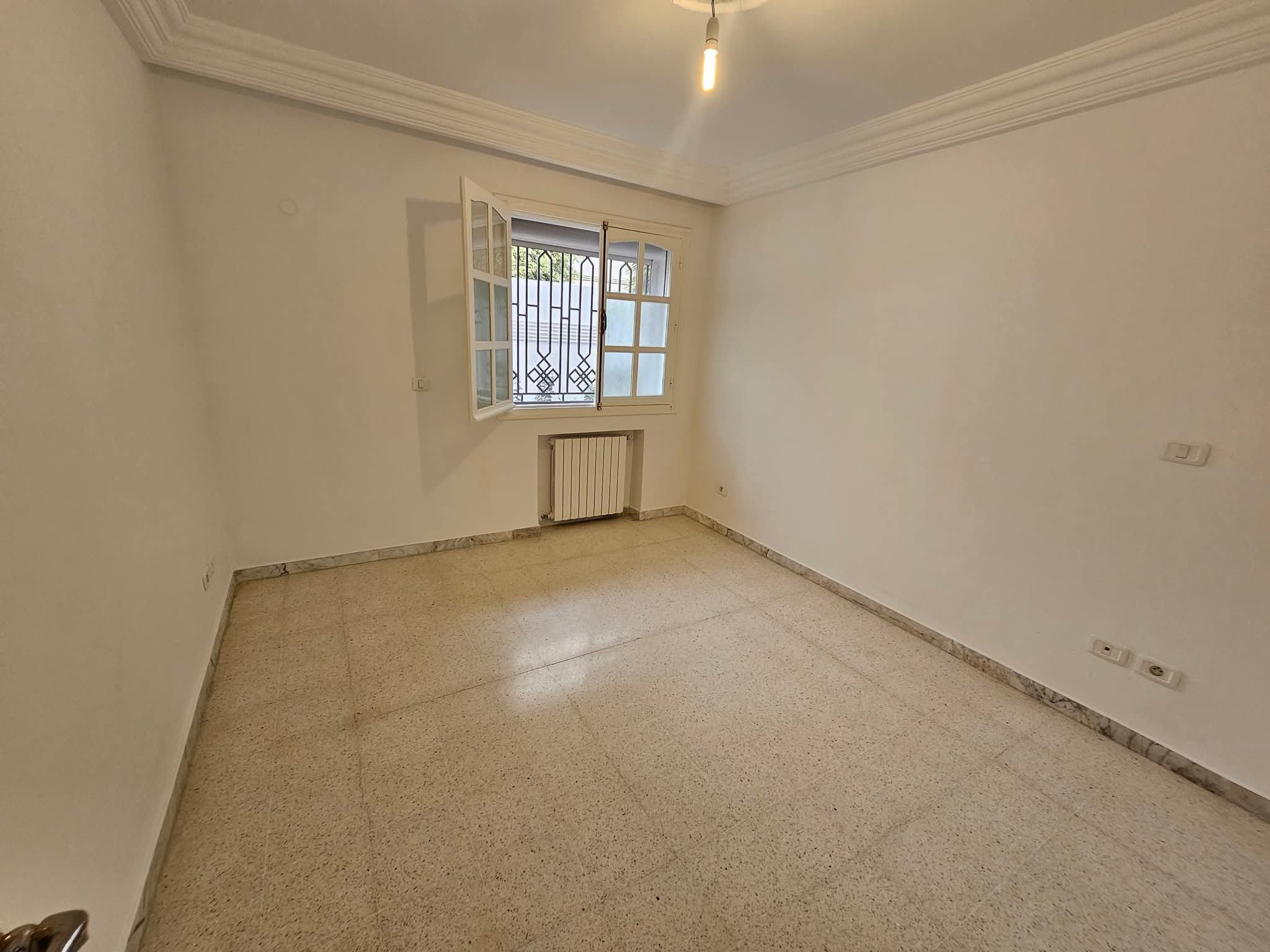 Ariana Ville Cite Ennasr 1 Location Appart. 3 pices Rdc s2 1300 d ennasr 1