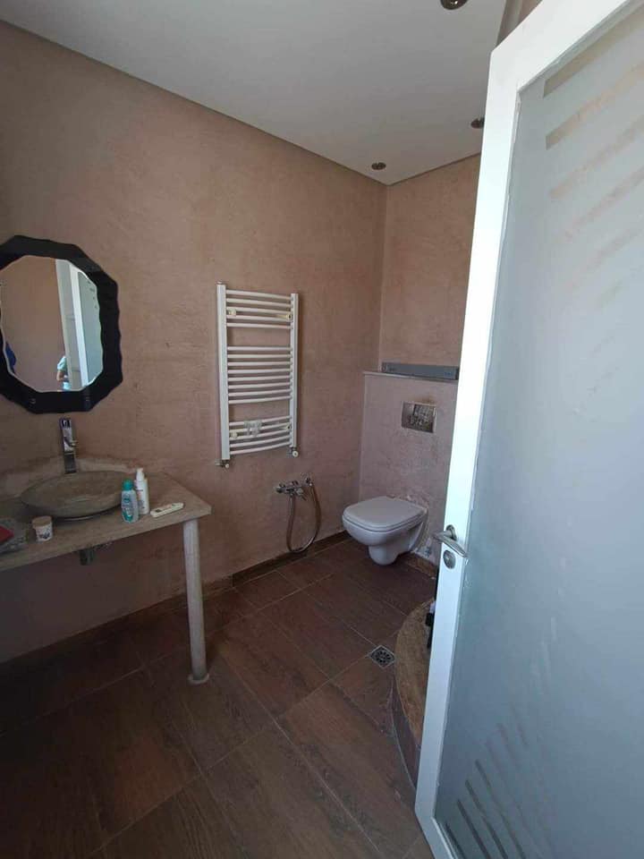 Ariana Ville Riadh Landlous Location Appart. 4 pices 2eme tage d'une villa 1400d riadh andalous
