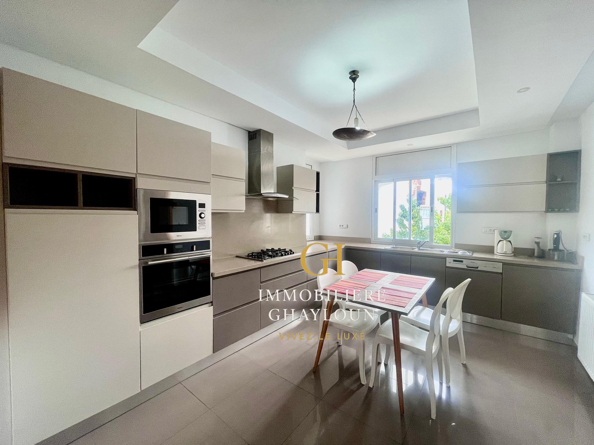 Ariana Ville Cite Ennasr 2 Location Appart. 4 pices S3 meubl luxe et calme   ennaser 2