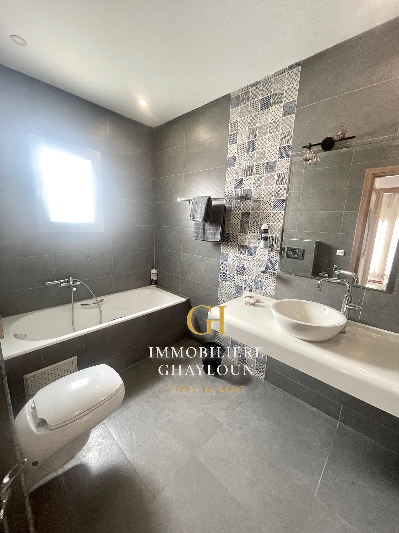 Ariana Ville Cite Ennasr 2 Location Appart. 4 pices S3 meubl luxe et calme   ennaser 2