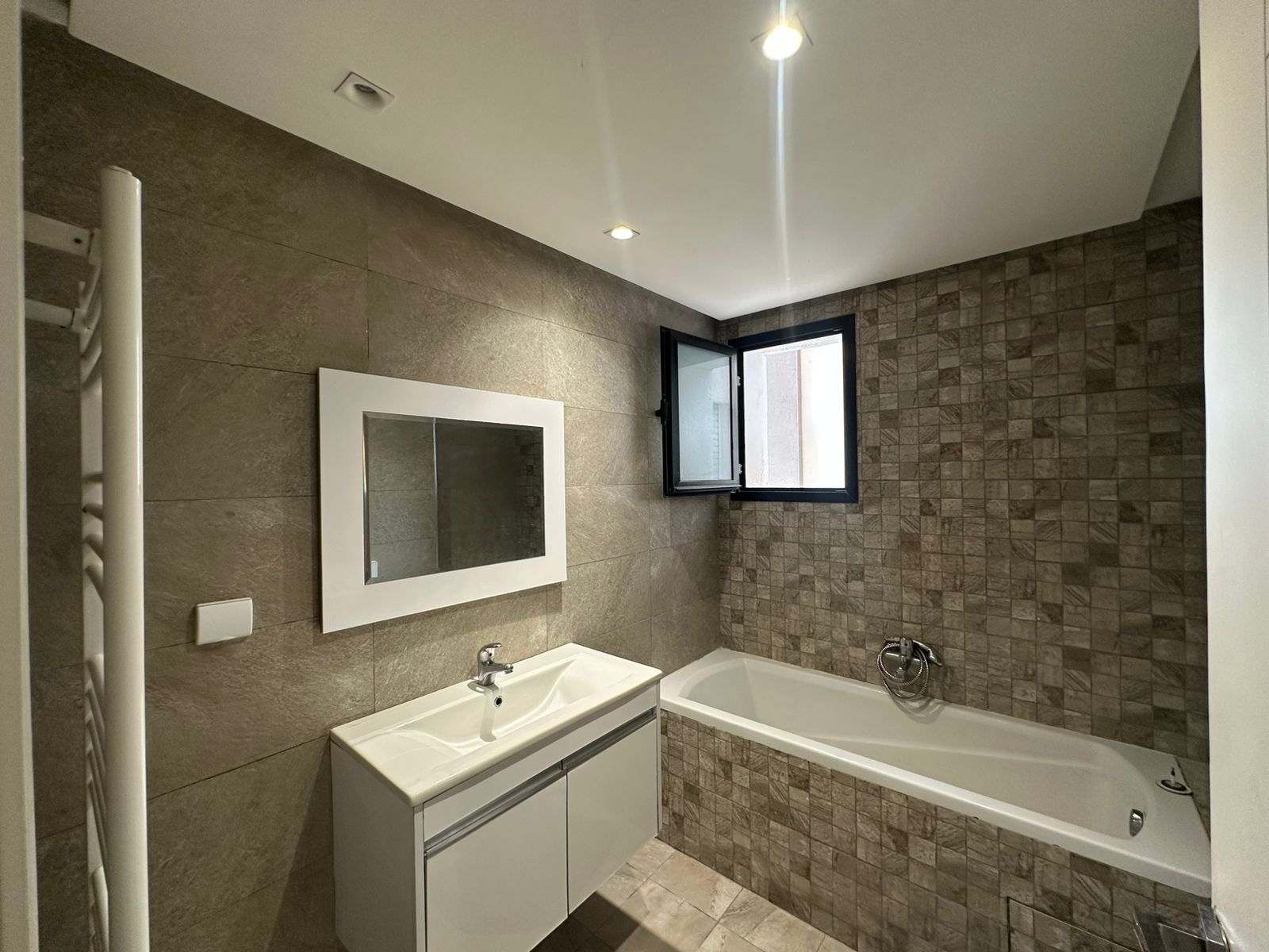 Ain Zaghouan&nbsp;Jardins de Carthage&nbsp;Location&nbsp;Appart. 4 pi�ces&nbsp;Appartement s3 jardin de carthage