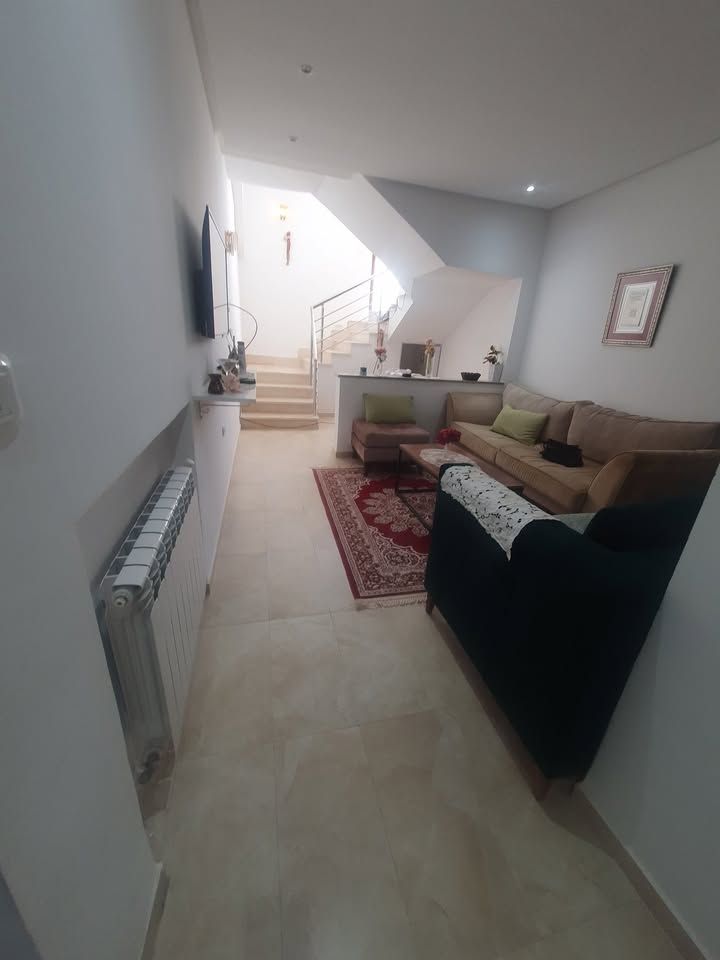 El Menzah El Manar 2 Location Appart. 3 pices Etage de villa s2 a menzah 8