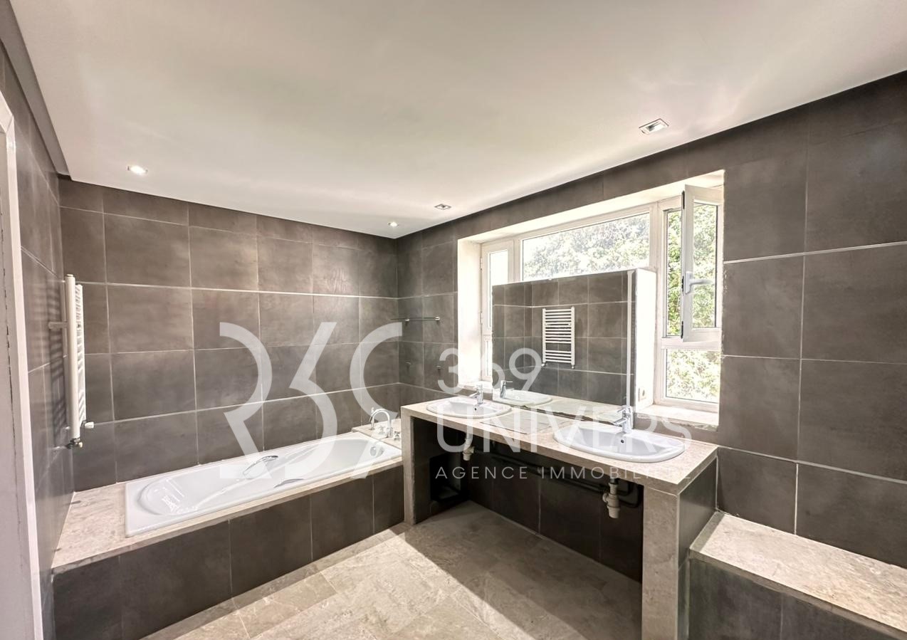 La Marsa Marsa Ennassim Location Appart. 4 pices Etage avec piscine  la marsa ref ra134