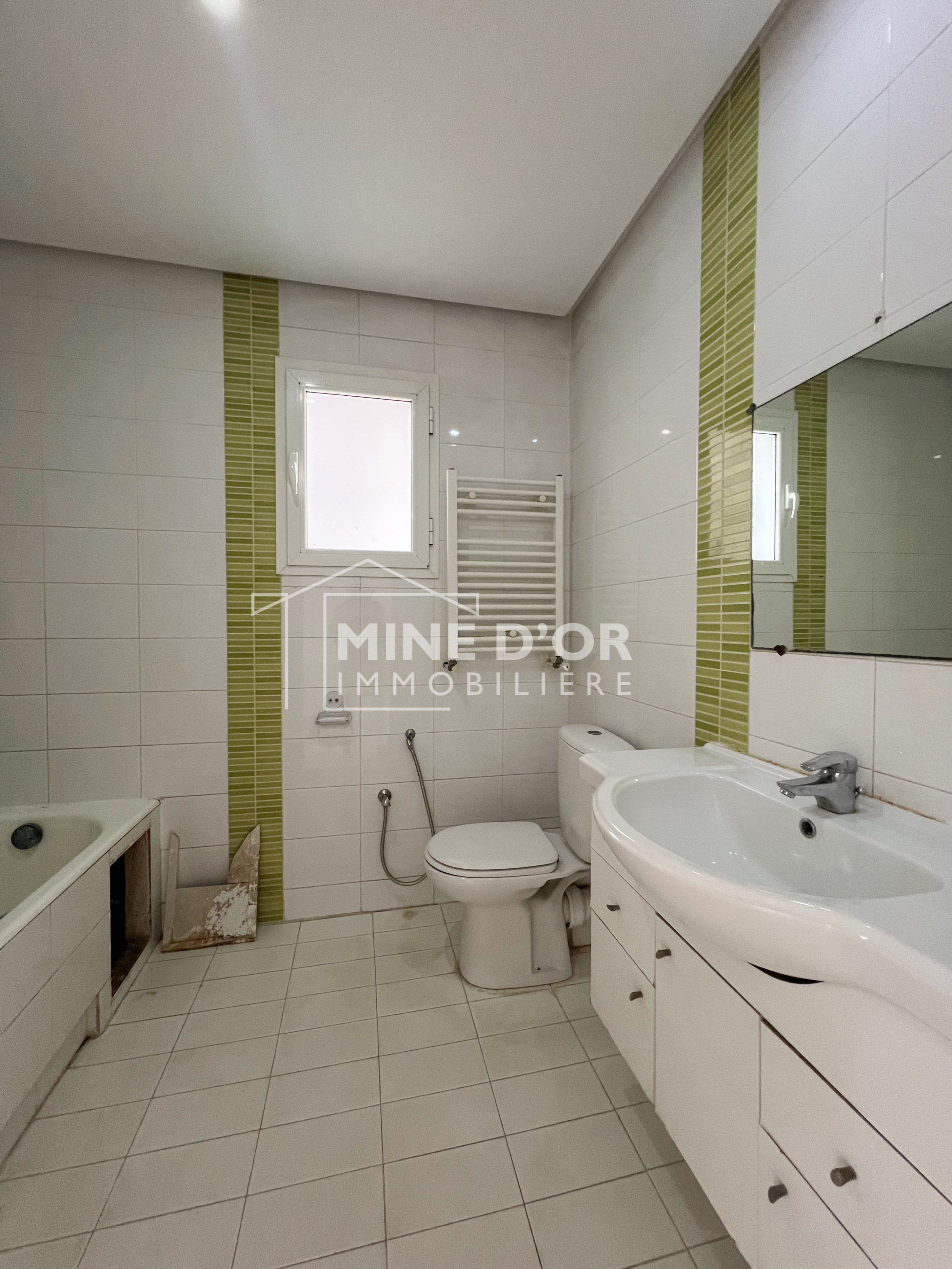 Cite El Khadra Zone urbaine nord Location Appart. 3 pices Al apprt s2 a usage bureautique ou habitation