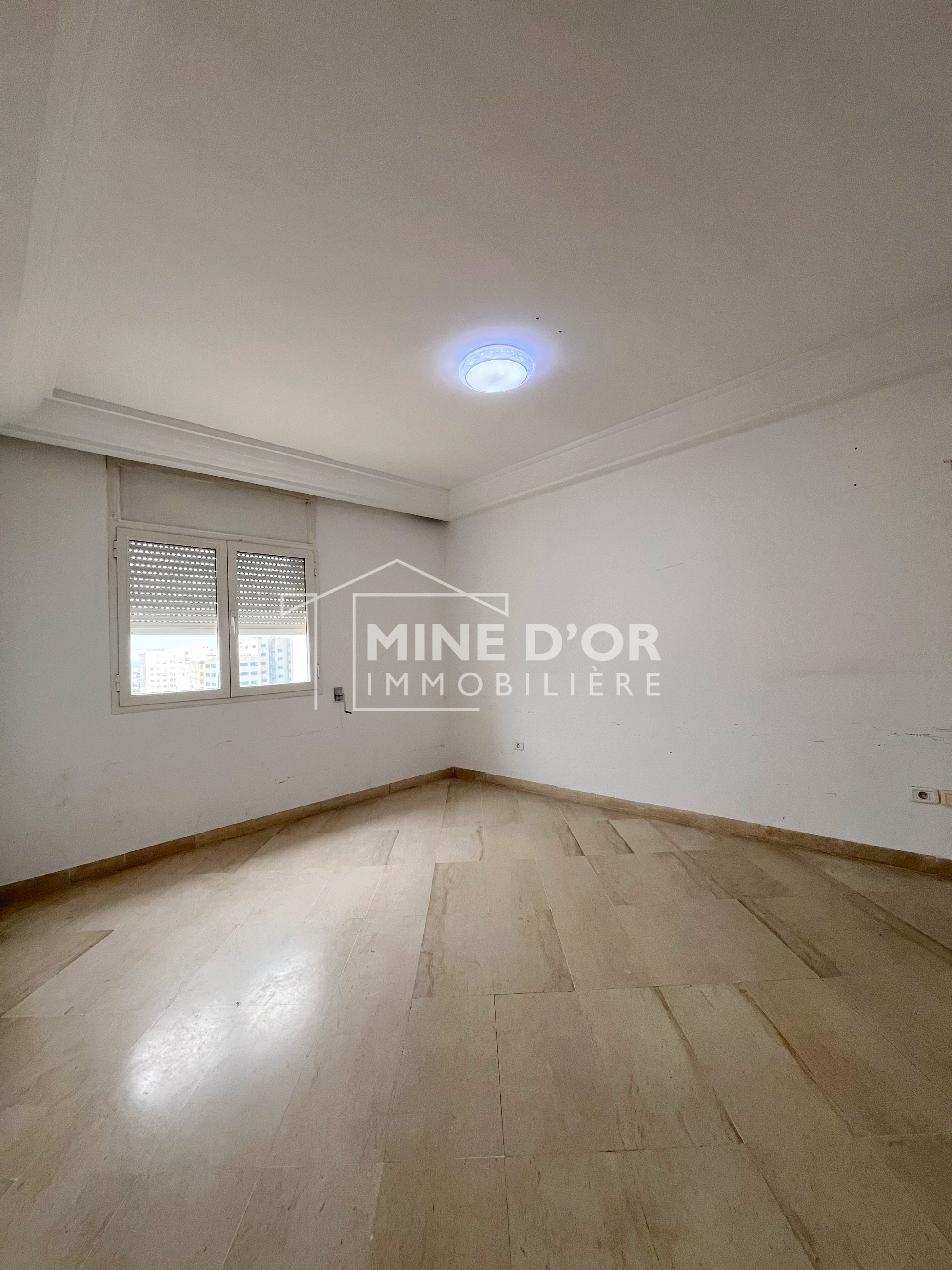 Cite El Khadra Zone urbaine nord Location Appart. 3 pices Al apprt s2 a usage bureautique ou habitation