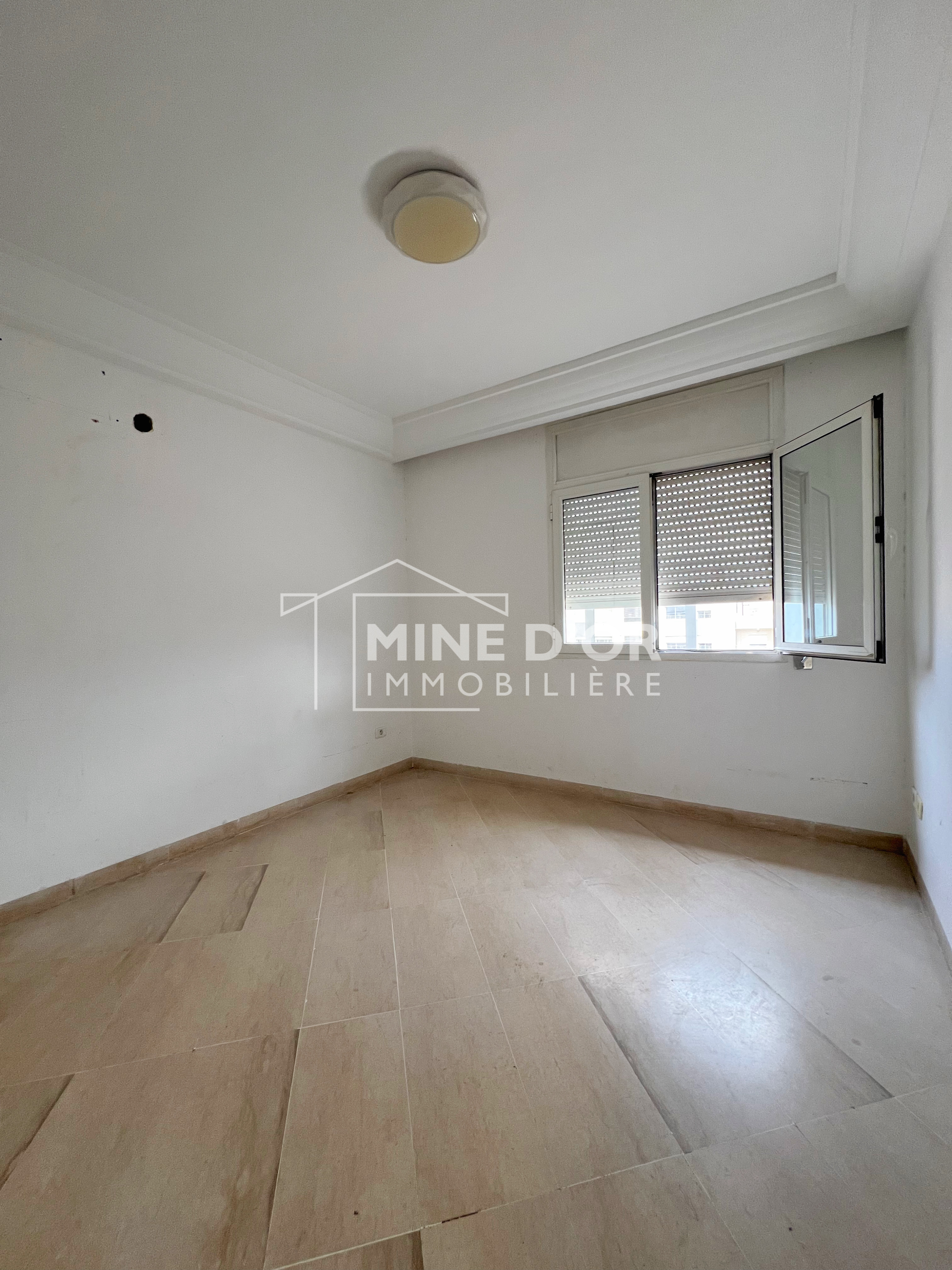 Cite El Khadra Zone urbaine nord Location Appart. 3 pices Al apprt s2 a usage bureautique ou habitation
