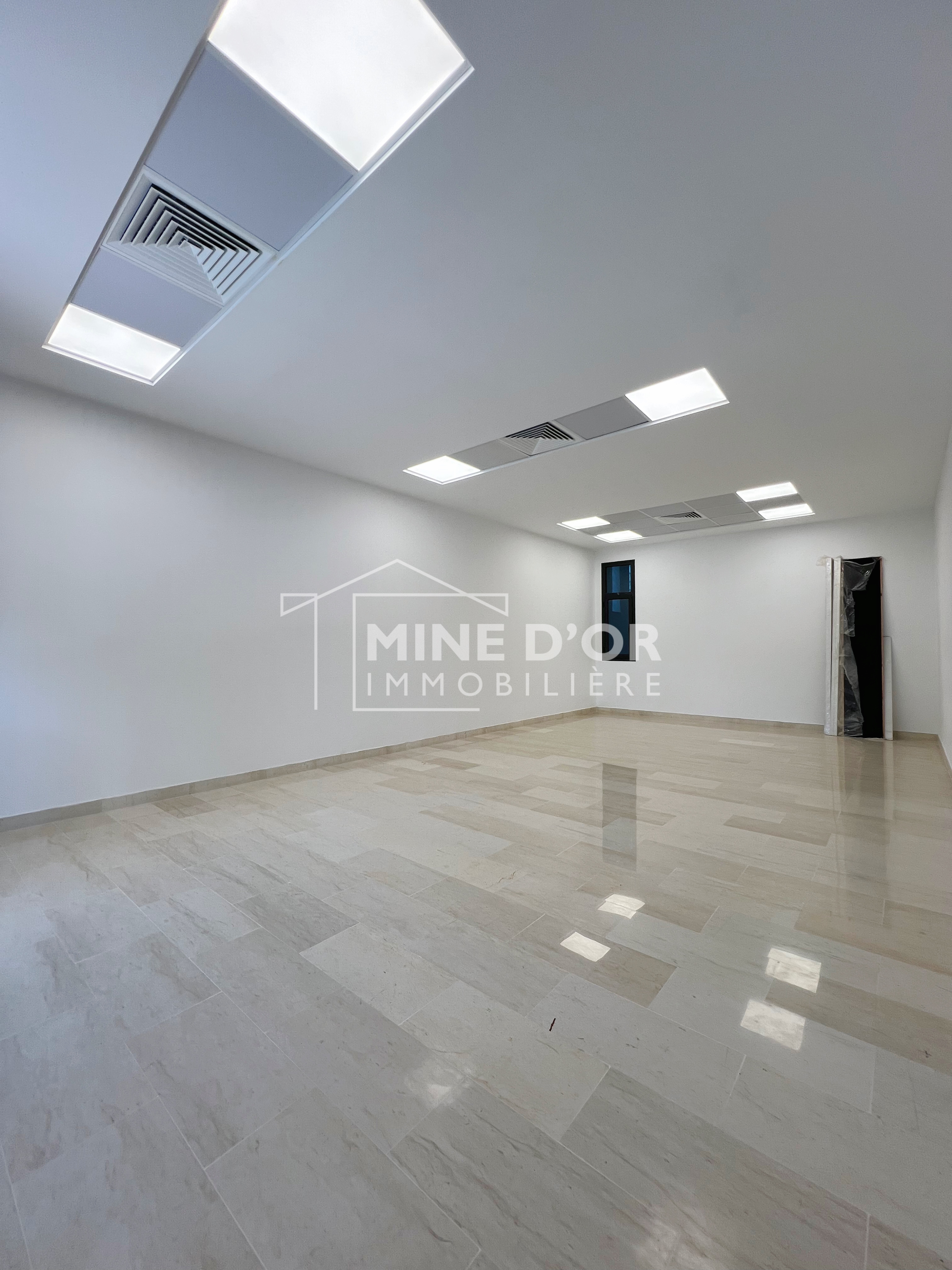 Bab Bhar&nbsp;Montplaisir&nbsp;Bureaux & Commerces&nbsp;Bureau&nbsp;Al open space jamais utilis� � monplaisir