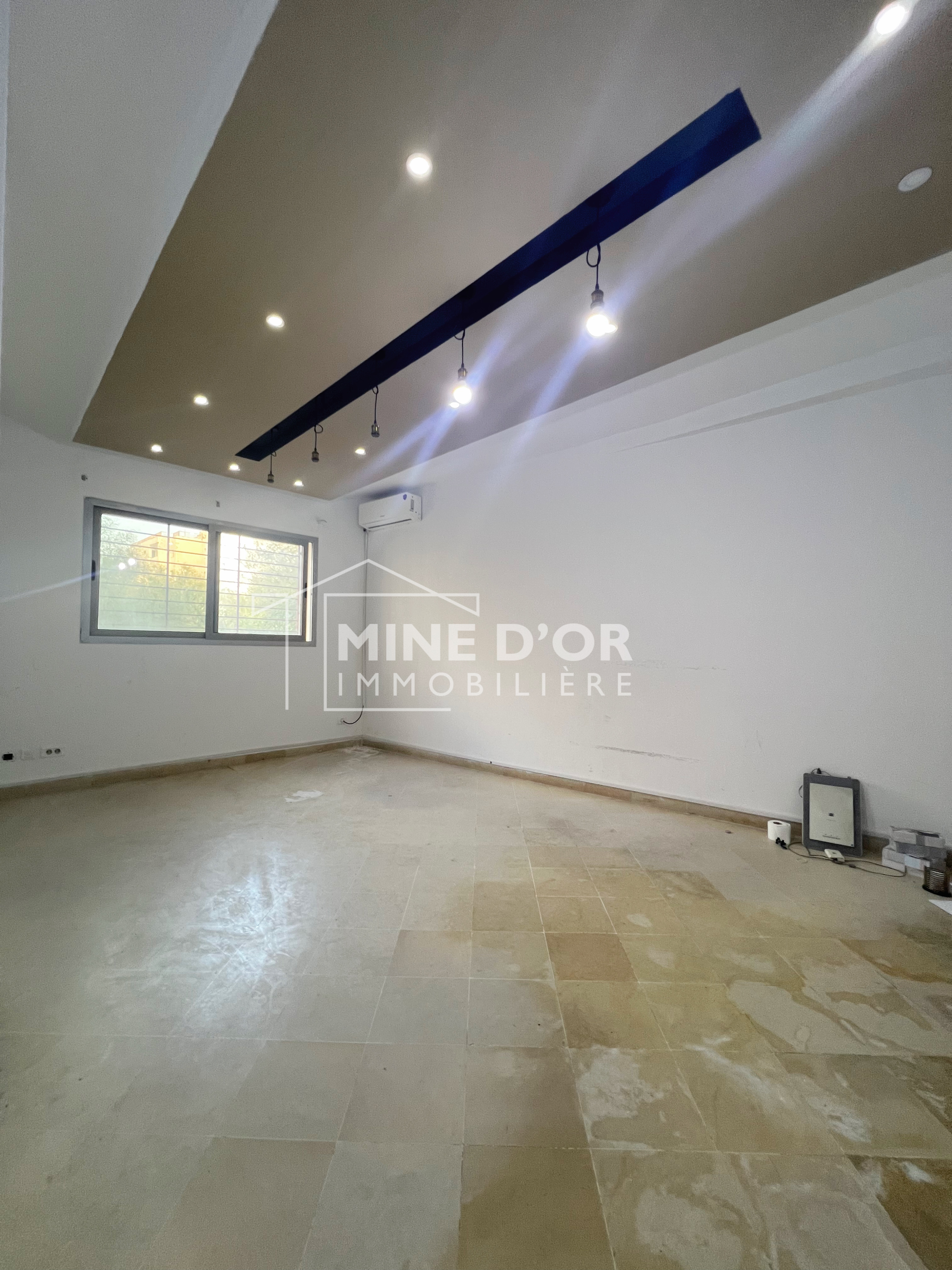 Bab Bhar&nbsp;Montplaisir&nbsp;Bureaux & Commerces&nbsp;Bureau&nbsp;Al bureau hall plus deux pi�ces � monplaisir