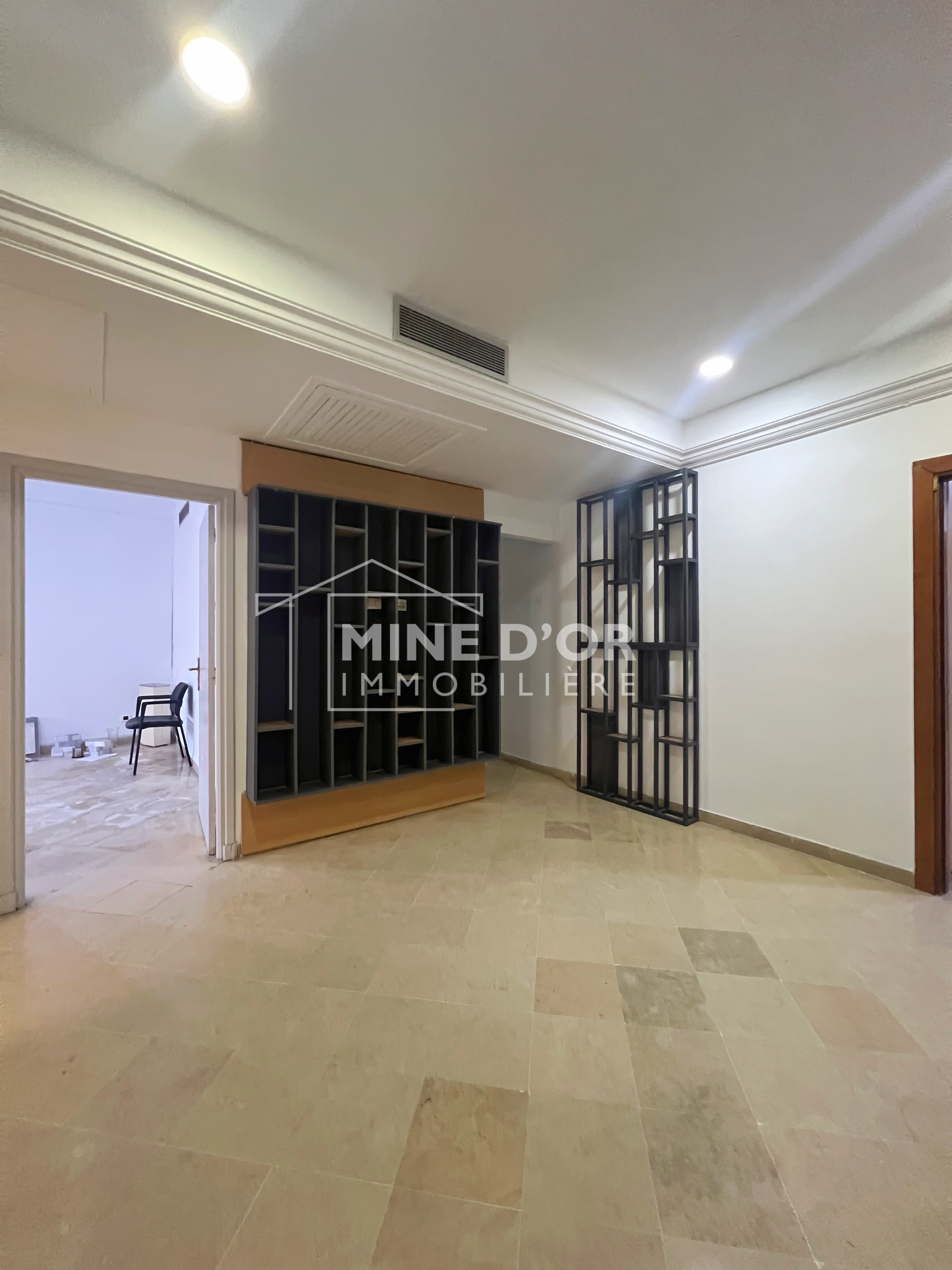 Bab Bhar&nbsp;Montplaisir&nbsp;Bureaux & Commerces&nbsp;Bureau&nbsp;Al bureau hall plus deux pi�ces � monplaisir