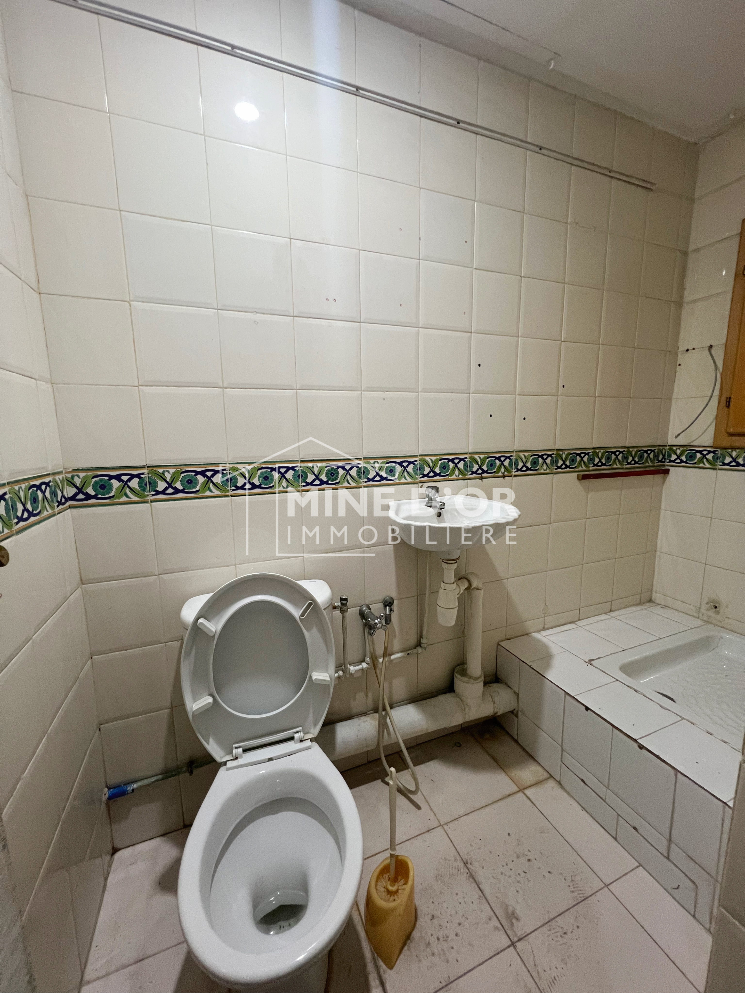 Bab Bhar&nbsp;Montplaisir&nbsp;Bureaux & Commerces&nbsp;Bureau&nbsp;Al bureau hall plus deux pi�ces � monplaisir